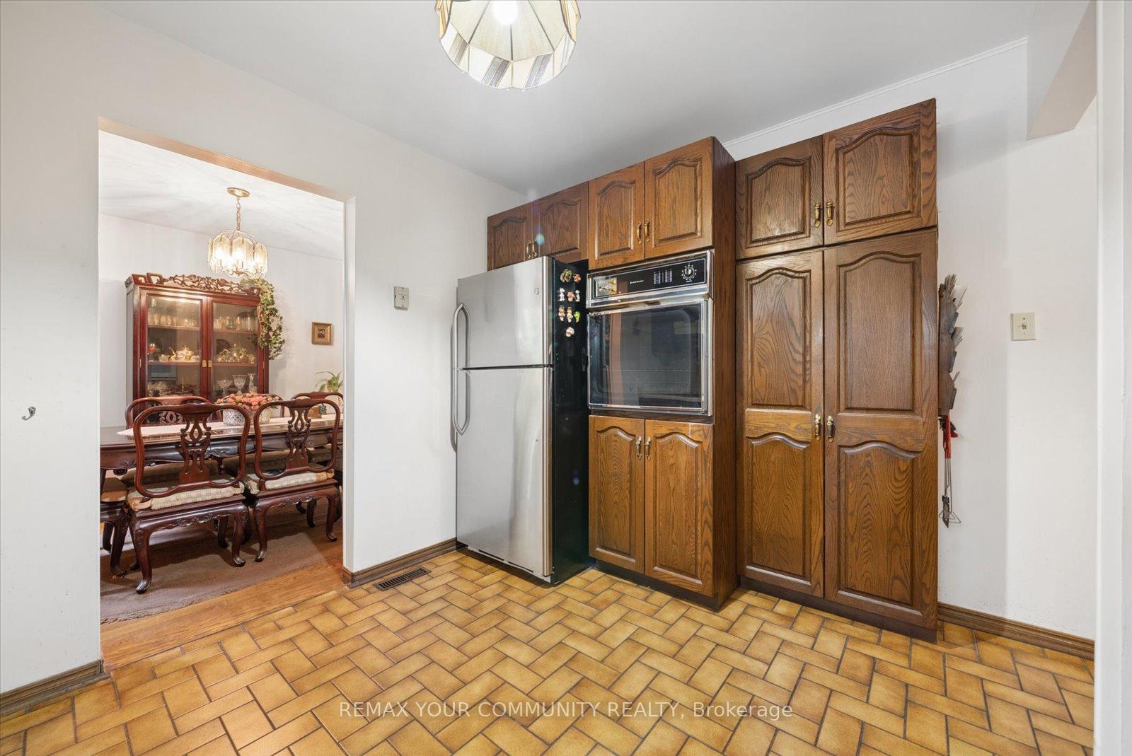 Photo 11 of 31 Deloraine Drive, Brampton, Southgate — HOMEH