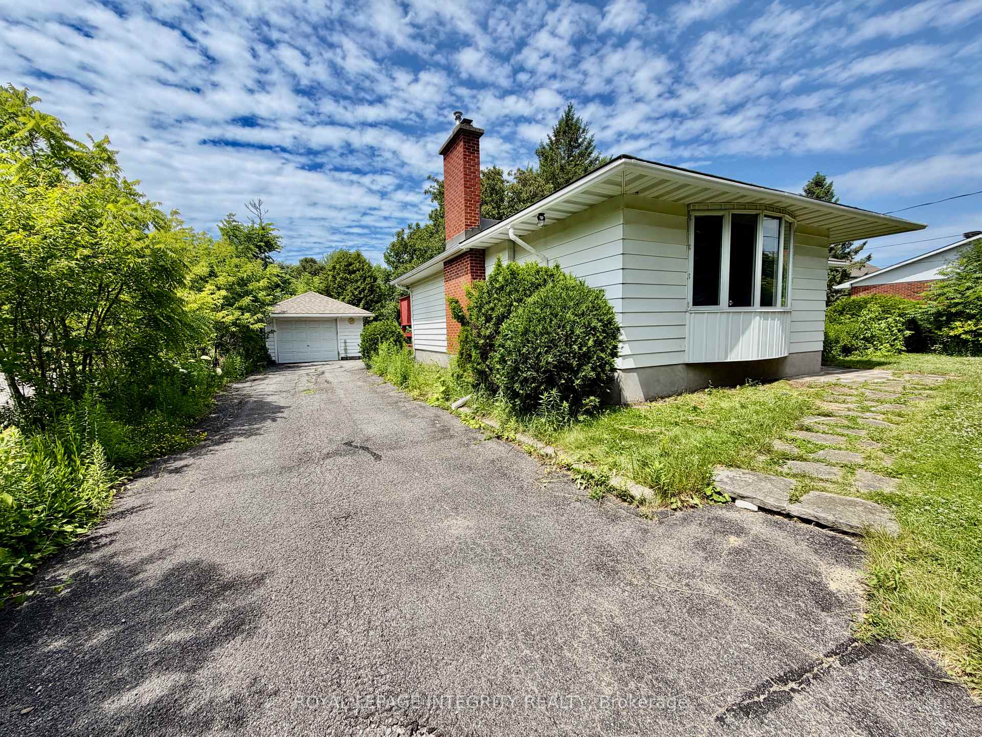 Photo 2 of 1107 Falaise Road, Ottawa, Borden Farm/Stewart Farm/Carleton Heights/Parkwood Hills — HOMEH