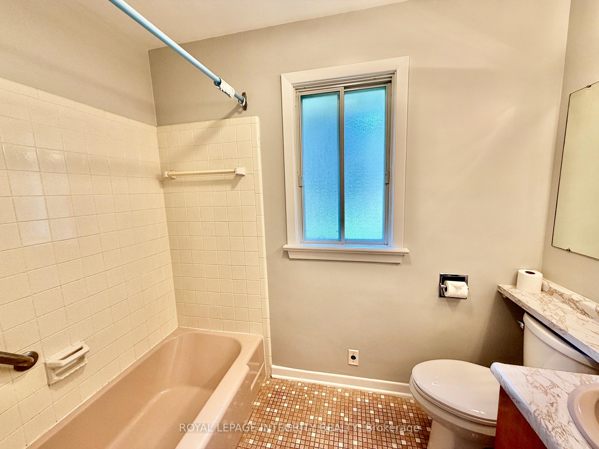 Photo 11 of 1107 Falaise Road, Ottawa, Borden Farm/Stewart Farm/Carleton Heights/Parkwood Hills — HOMEH