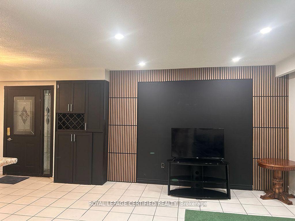 Photo 5 of Unit Upper, 2604 Hornsgate Drive, Mississauga, Sheridan — HOMEH