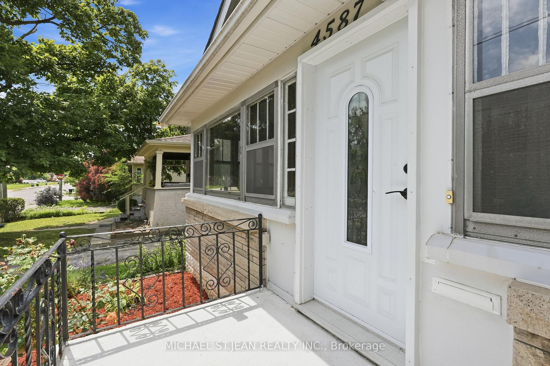 Photo 3 of 4587 Third Avenue, Niagara Falls, Cherrywood — HOMEH