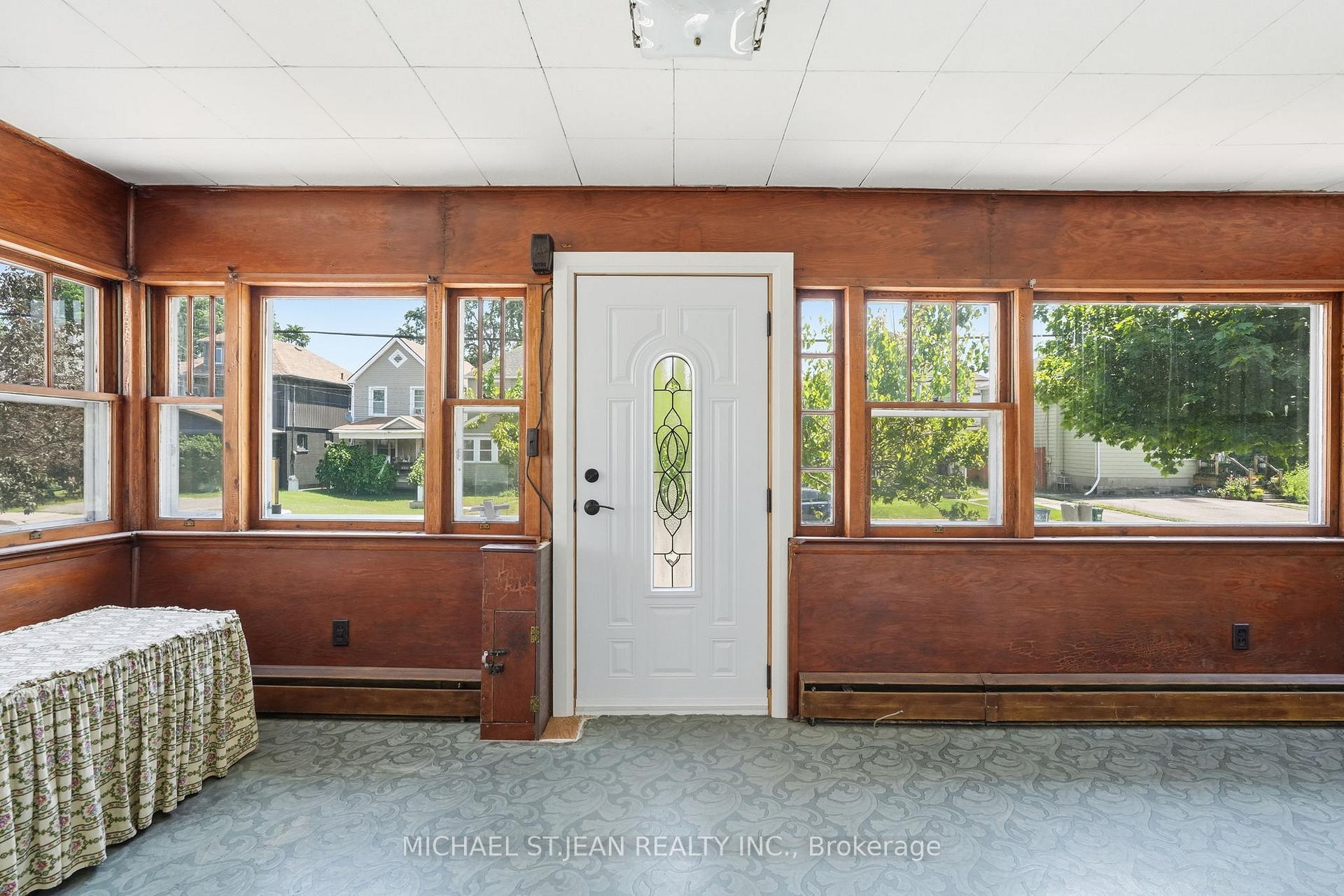 Photo 4 of 4587 Third Avenue, Niagara Falls, Cherrywood — HOMEH