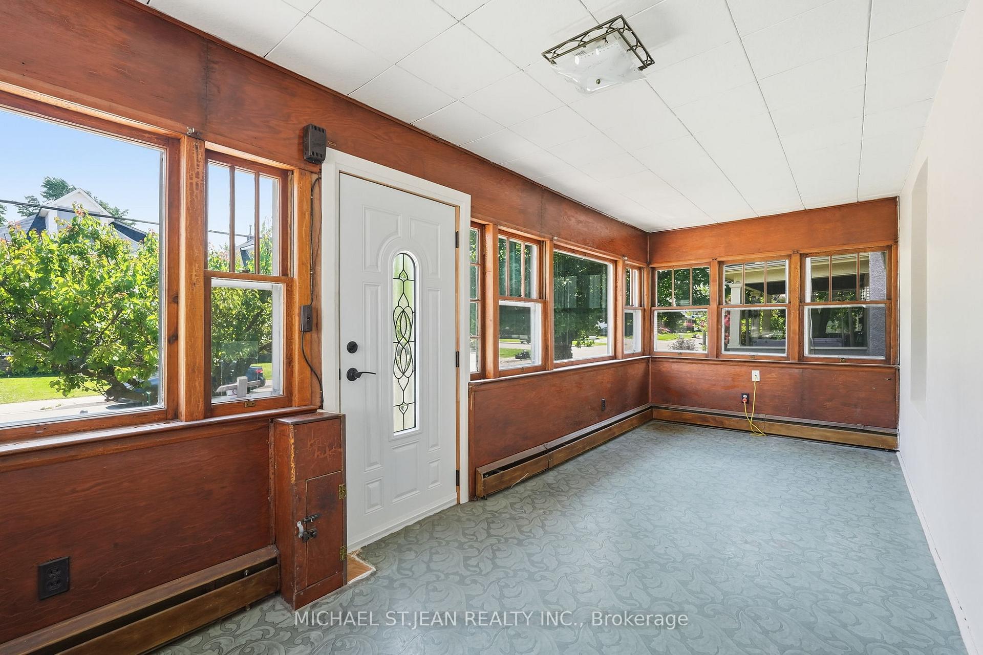 Photo 5 of 4587 Third Avenue, Niagara Falls, Cherrywood — HOMEH
