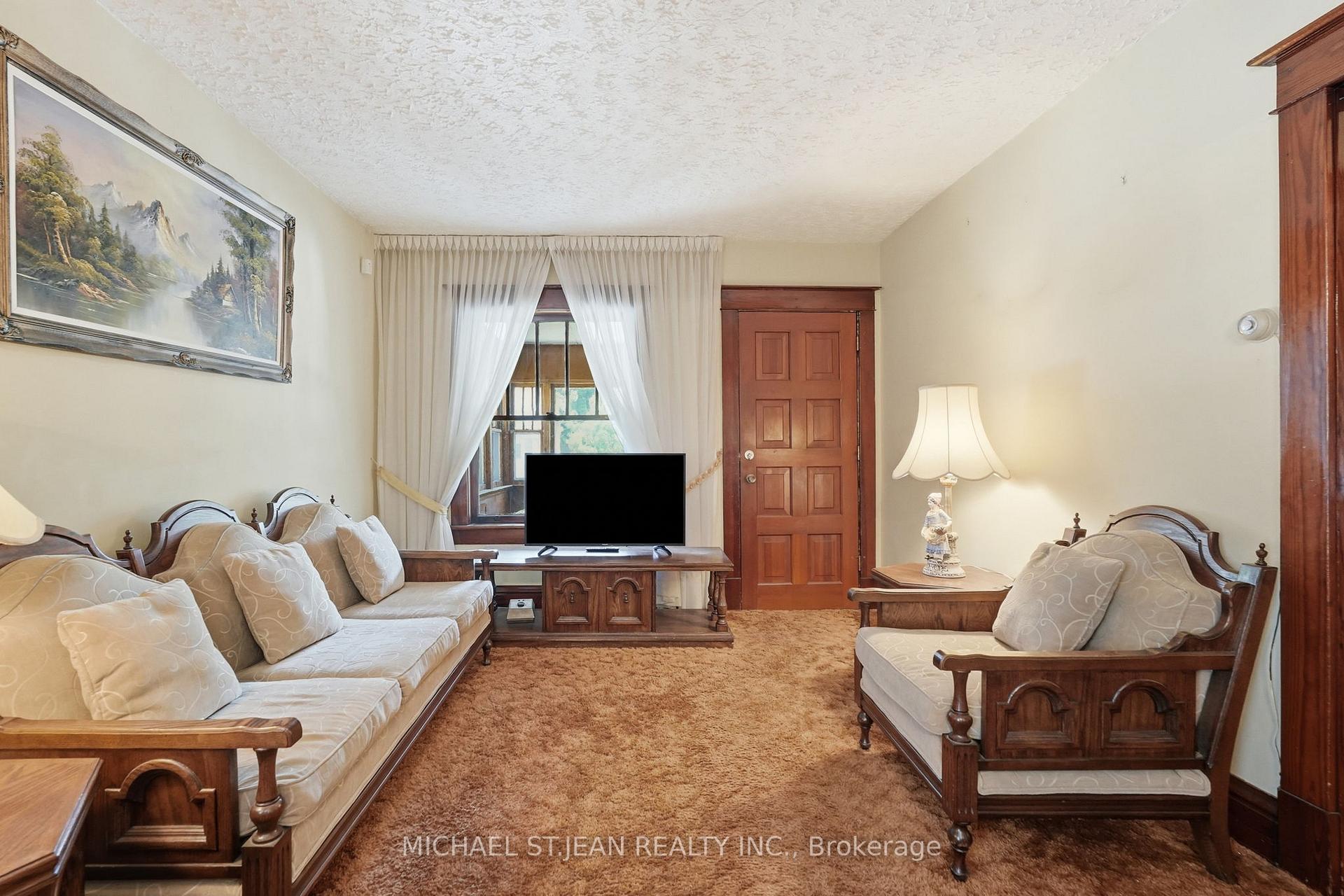 Photo 9 of 4587 Third Avenue, Niagara Falls, Cherrywood — HOMEH