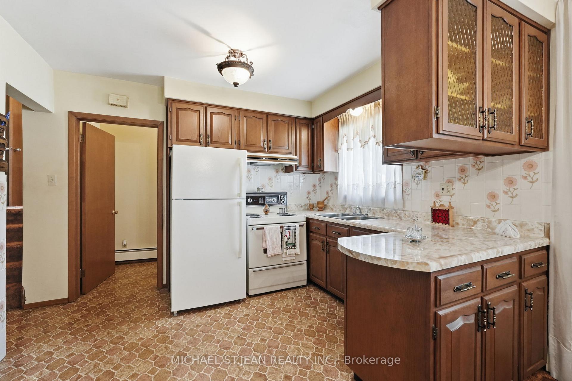 Photo 12 of 4587 Third Avenue, Niagara Falls, Cherrywood — HOMEH