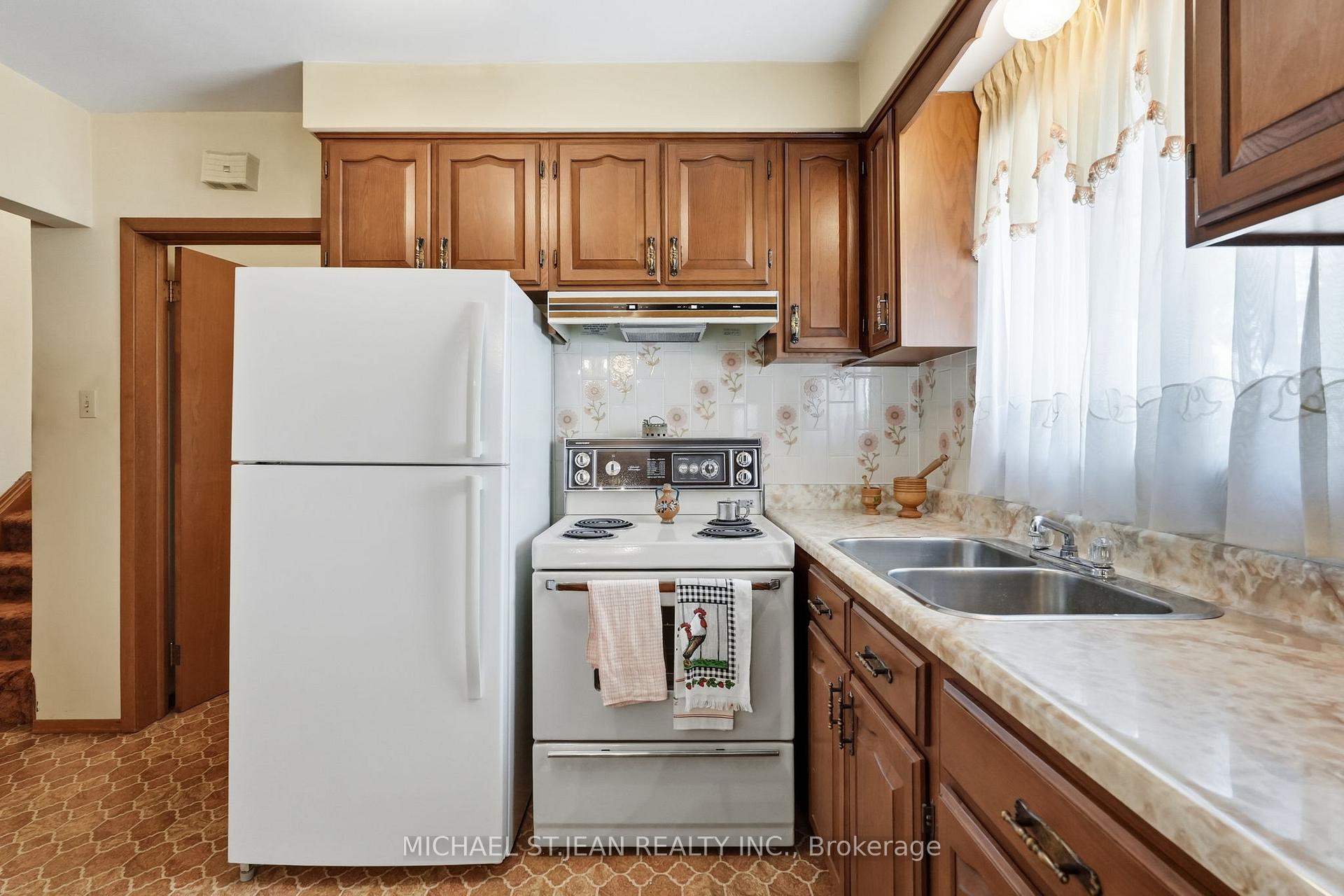 Photo 14 of 4587 Third Avenue, Niagara Falls, Cherrywood — HOMEH