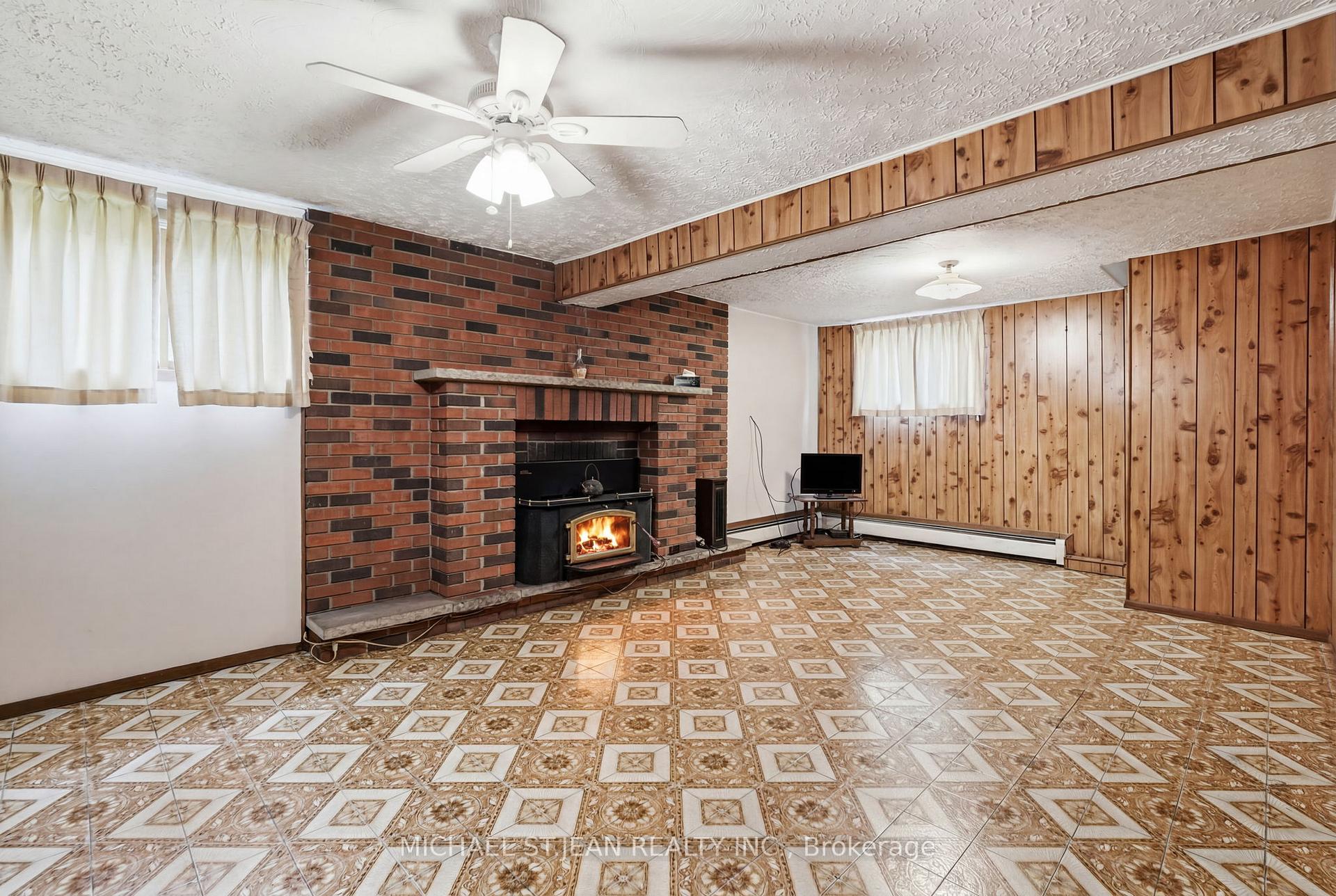 Photo 32 of 4587 Third Avenue, Niagara Falls, Cherrywood — HOMEH