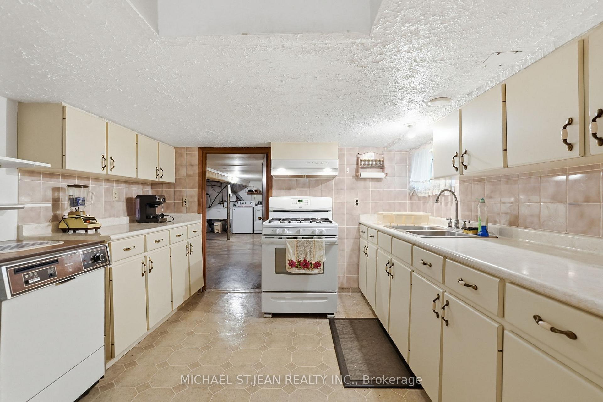 Photo 35 of 4587 Third Avenue, Niagara Falls, Cherrywood — HOMEH