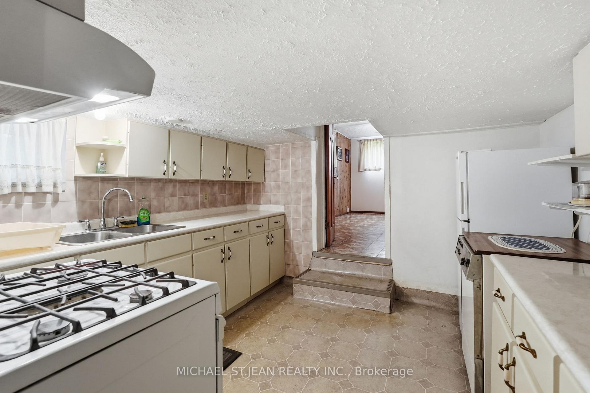 Photo 36 of 4587 Third Avenue, Niagara Falls, Cherrywood — HOMEH