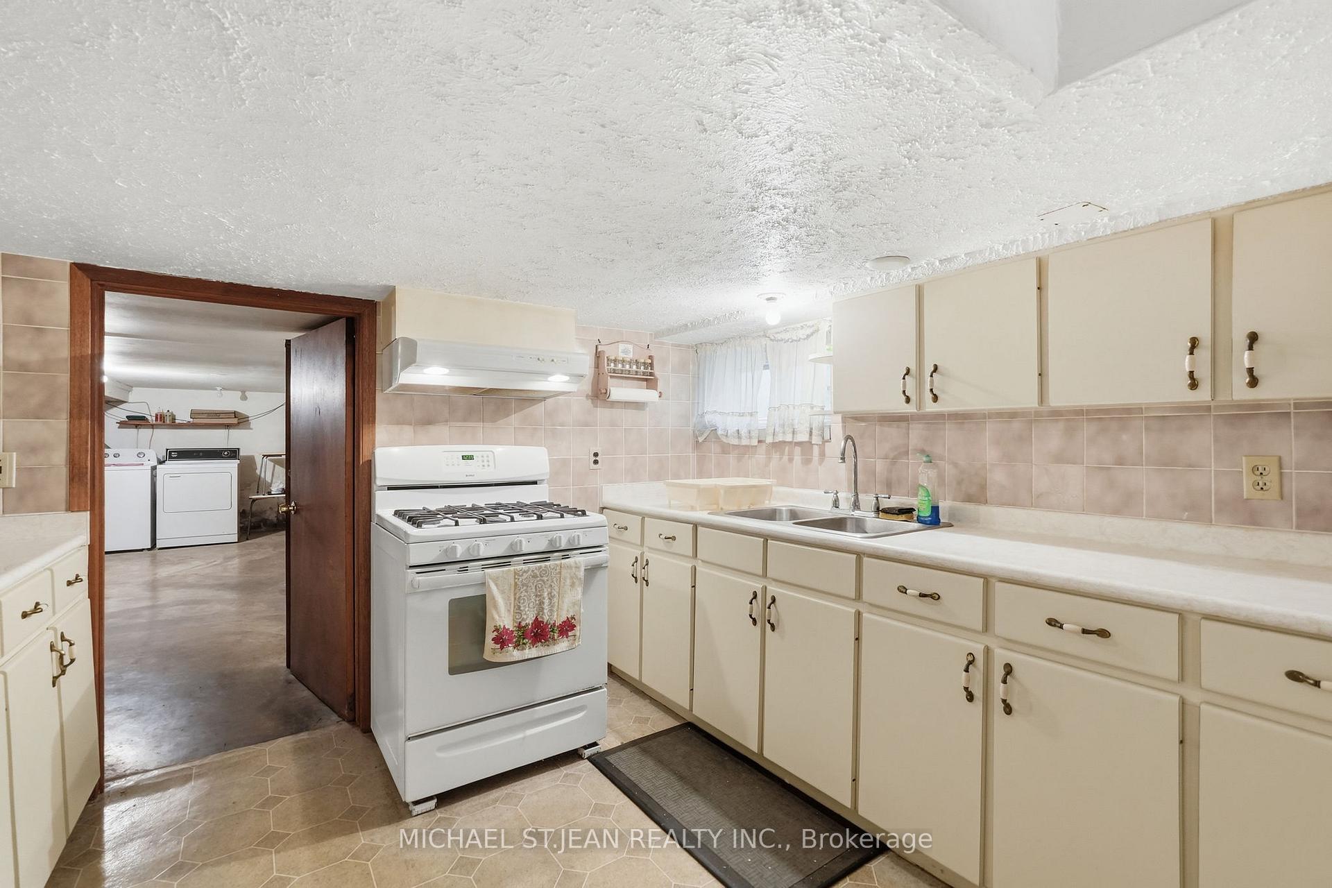 Photo 37 of 4587 Third Avenue, Niagara Falls, Cherrywood — HOMEH