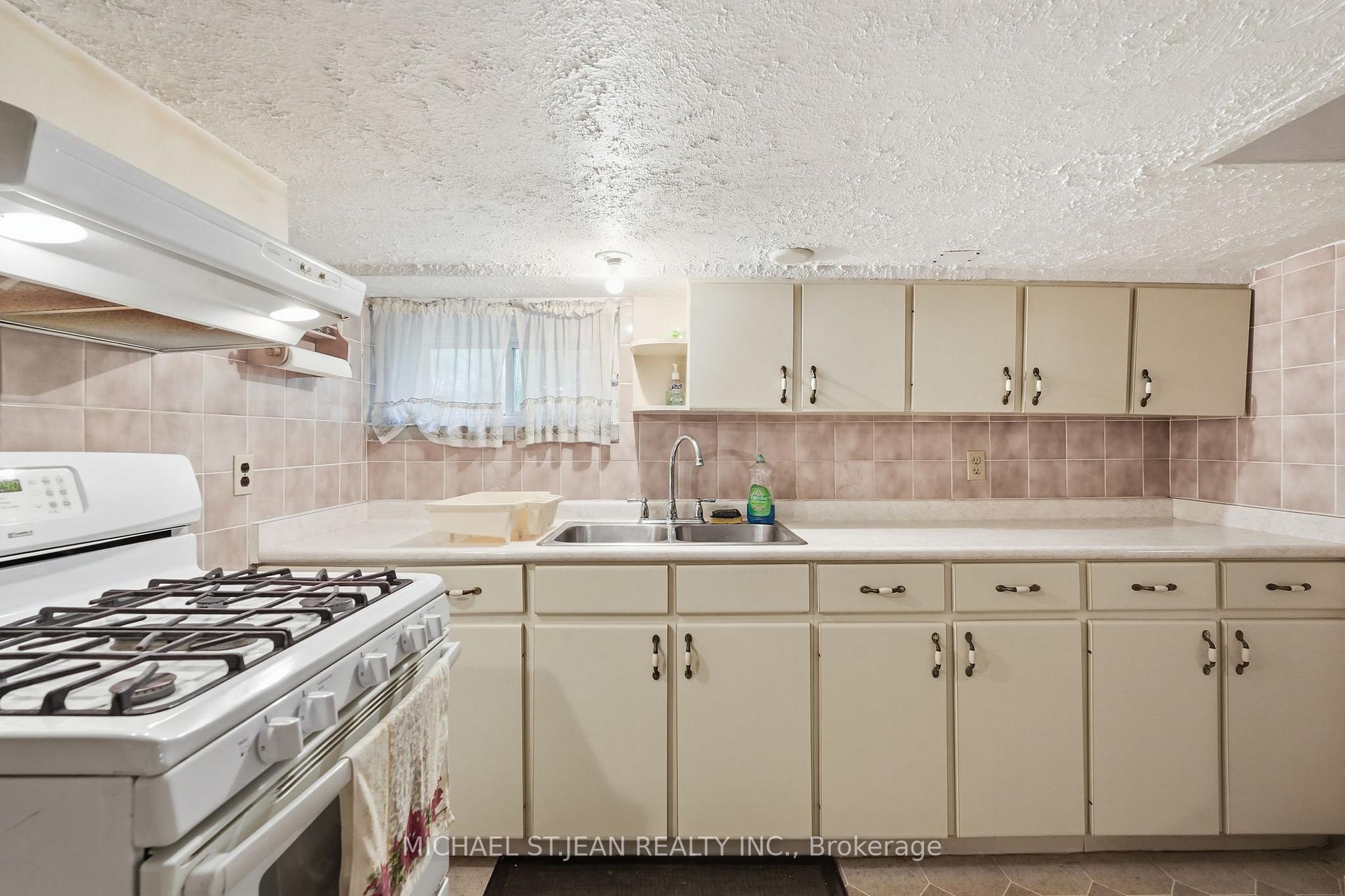 Photo 38 of 4587 Third Avenue, Niagara Falls, Cherrywood — HOMEH