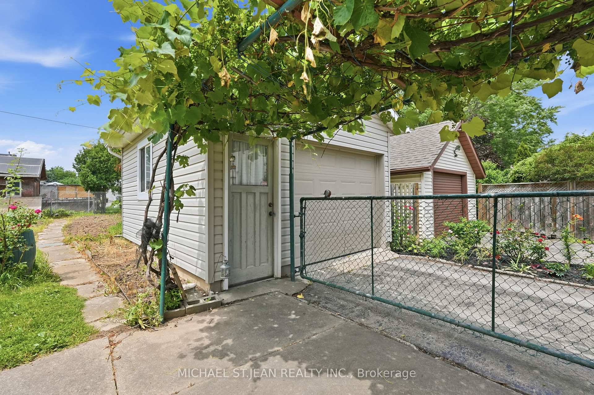 Photo 44 of 4587 Third Avenue, Niagara Falls, Cherrywood — HOMEH