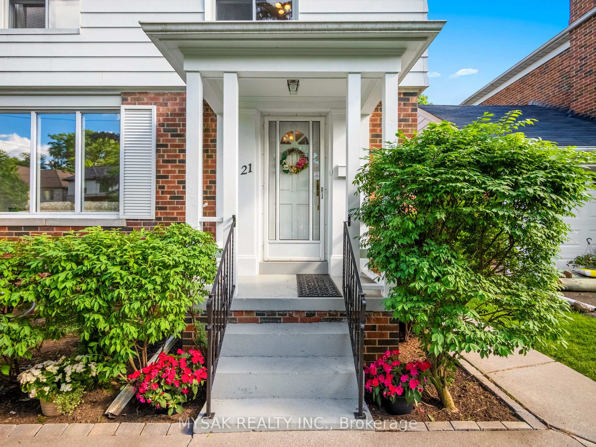 Photo 3 of 21 Oak Hampton Boulevard, Etobicoke, Kingsway South — HOMEH
