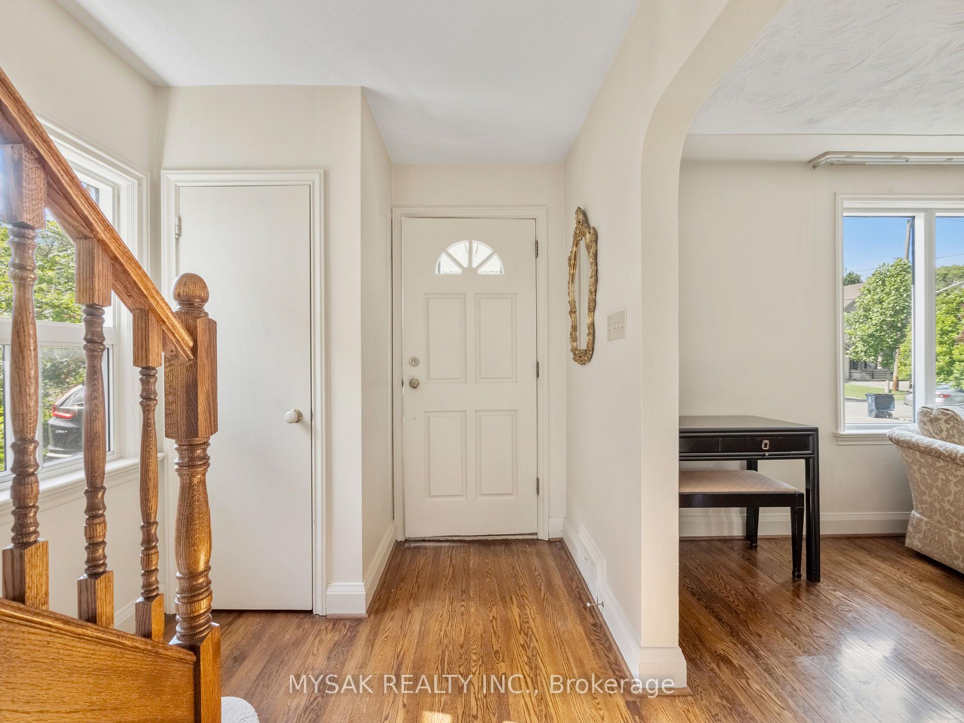 Photo 4 of 21 Oak Hampton Boulevard, Etobicoke, Kingsway South — HOMEH