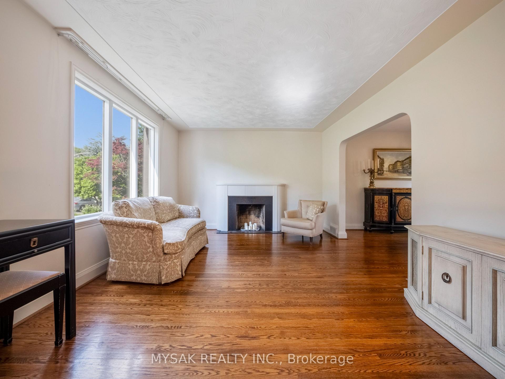 Photo 6 of 21 Oak Hampton Boulevard, Etobicoke, Kingsway South — HOMEH