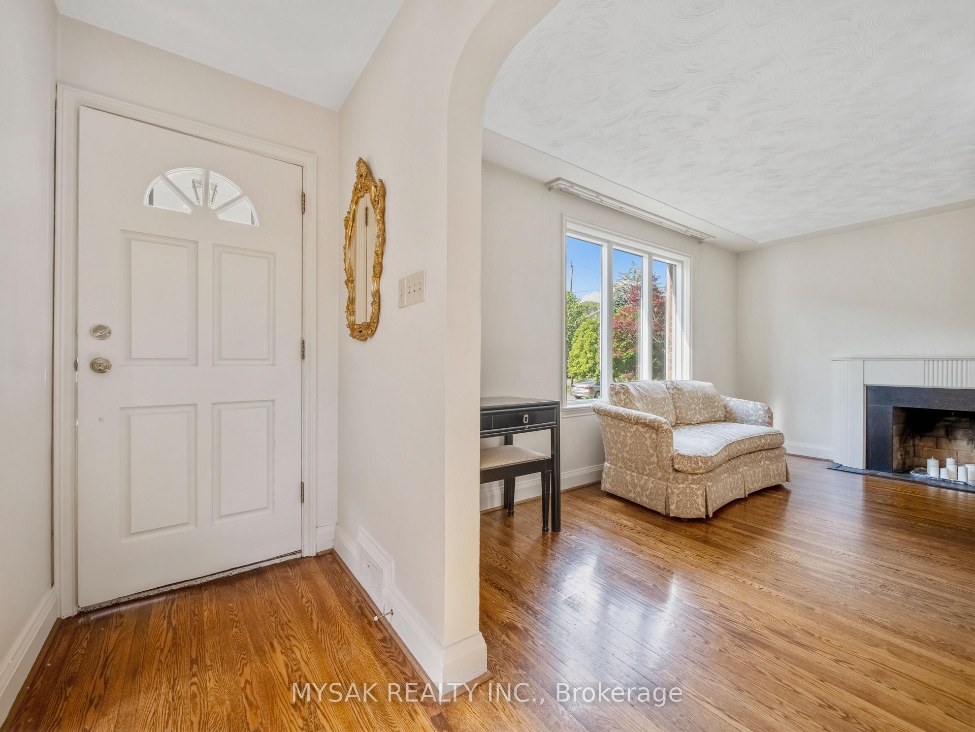 Photo 7 of 21 Oak Hampton Boulevard, Etobicoke, Kingsway South — HOMEH