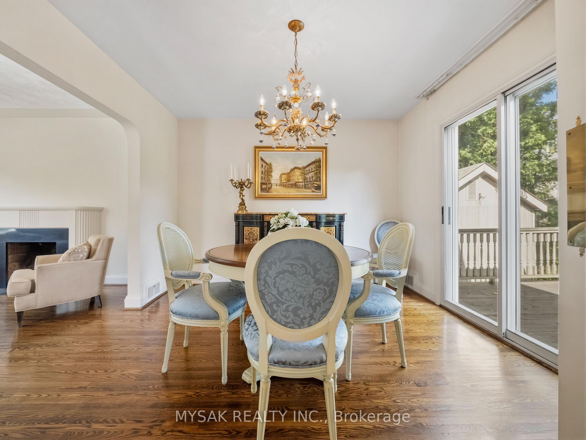 Photo 13 of 21 Oak Hampton Boulevard, Etobicoke, Kingsway South — HOMEH