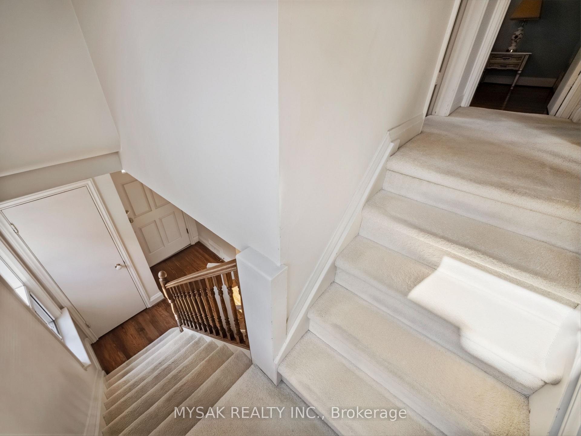 Photo 19 of 21 Oak Hampton Boulevard, Etobicoke, Kingsway South — HOMEH