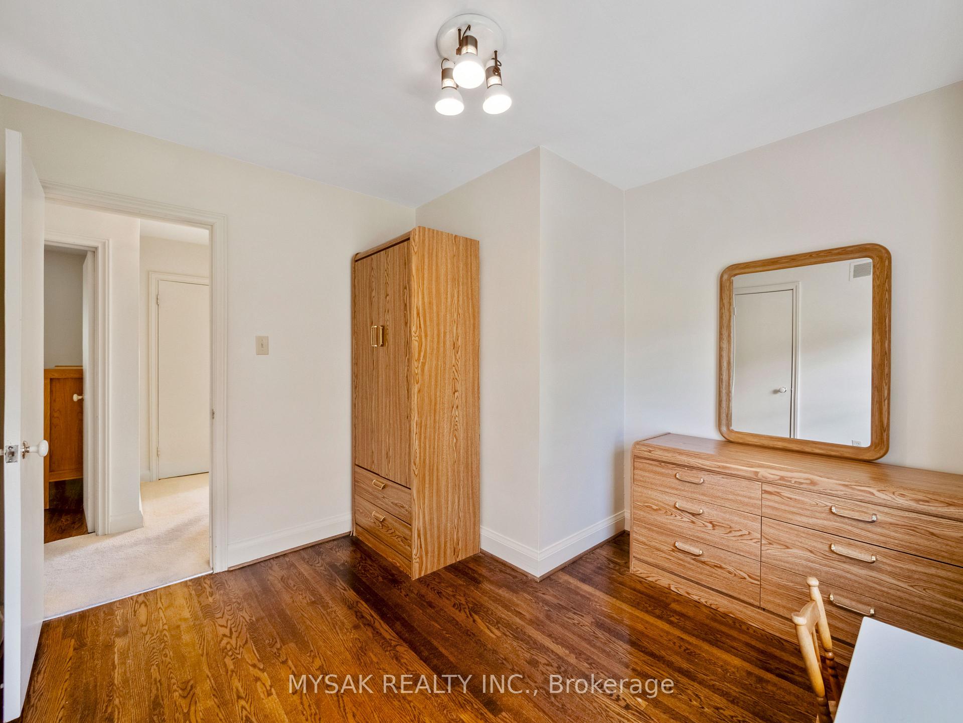 Photo 30 of 21 Oak Hampton Boulevard, Etobicoke, Kingsway South — HOMEH