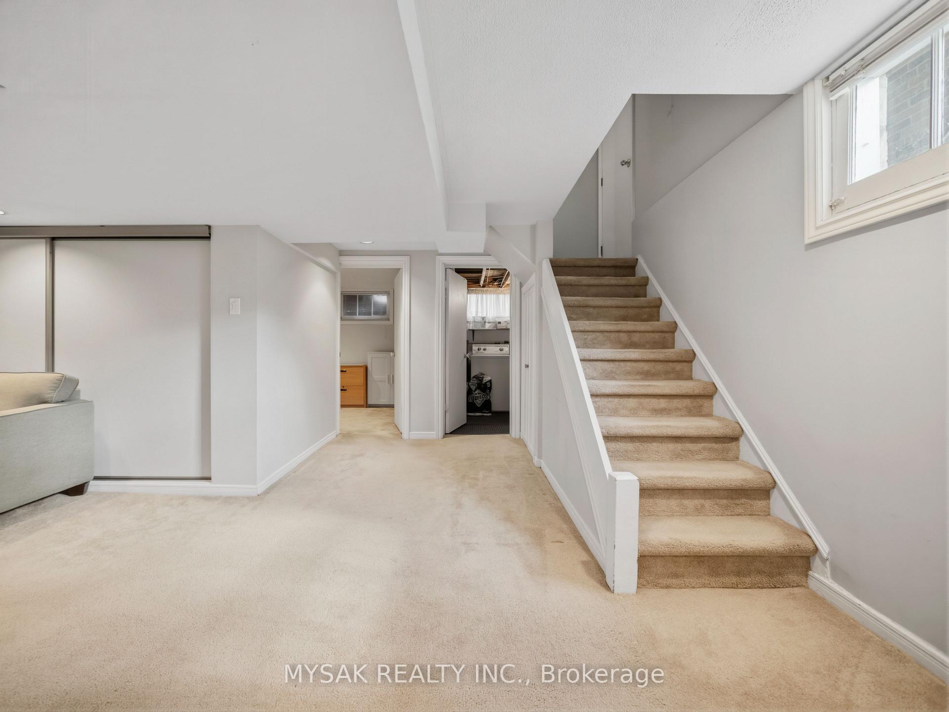 Photo 32 of 21 Oak Hampton Boulevard, Etobicoke, Kingsway South — HOMEH