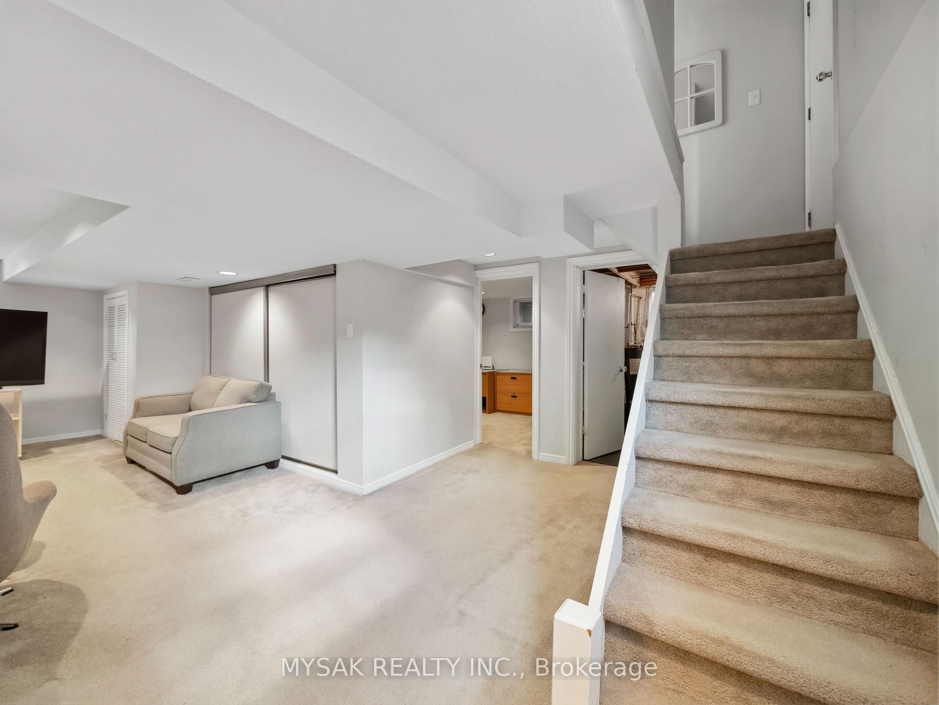 Photo 33 of 21 Oak Hampton Boulevard, Etobicoke, Kingsway South — HOMEH