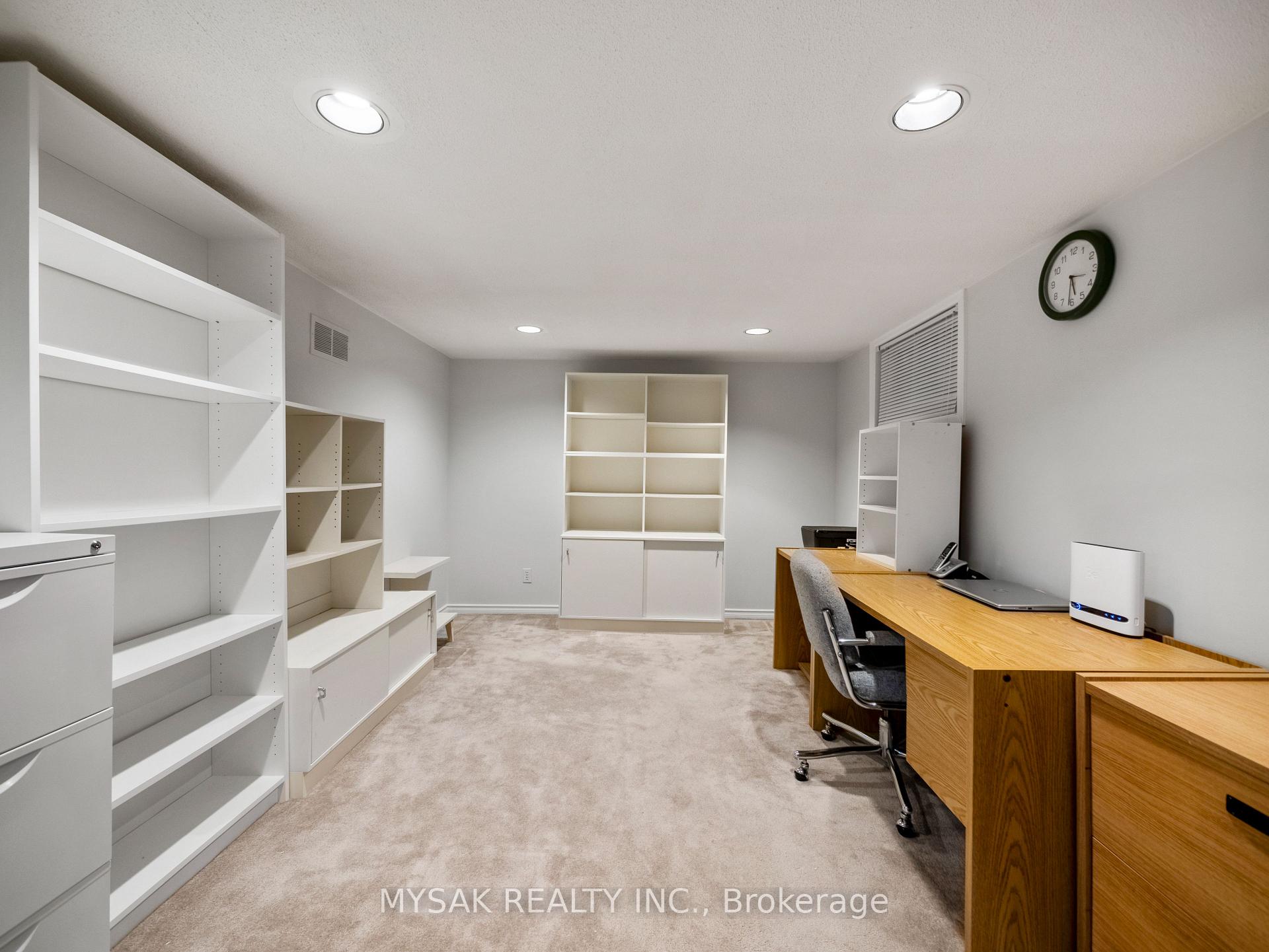 Photo 39 of 21 Oak Hampton Boulevard, Etobicoke, Kingsway South — HOMEH