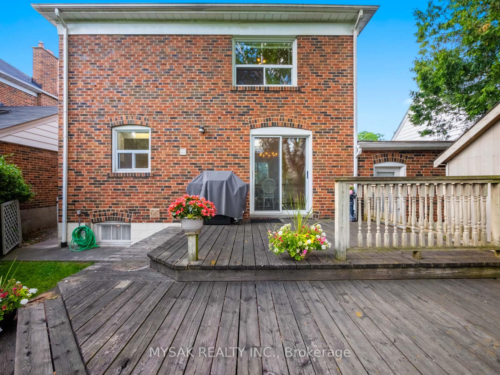 Photo 44 of 21 Oak Hampton Boulevard, Etobicoke, Kingsway South — HOMEH