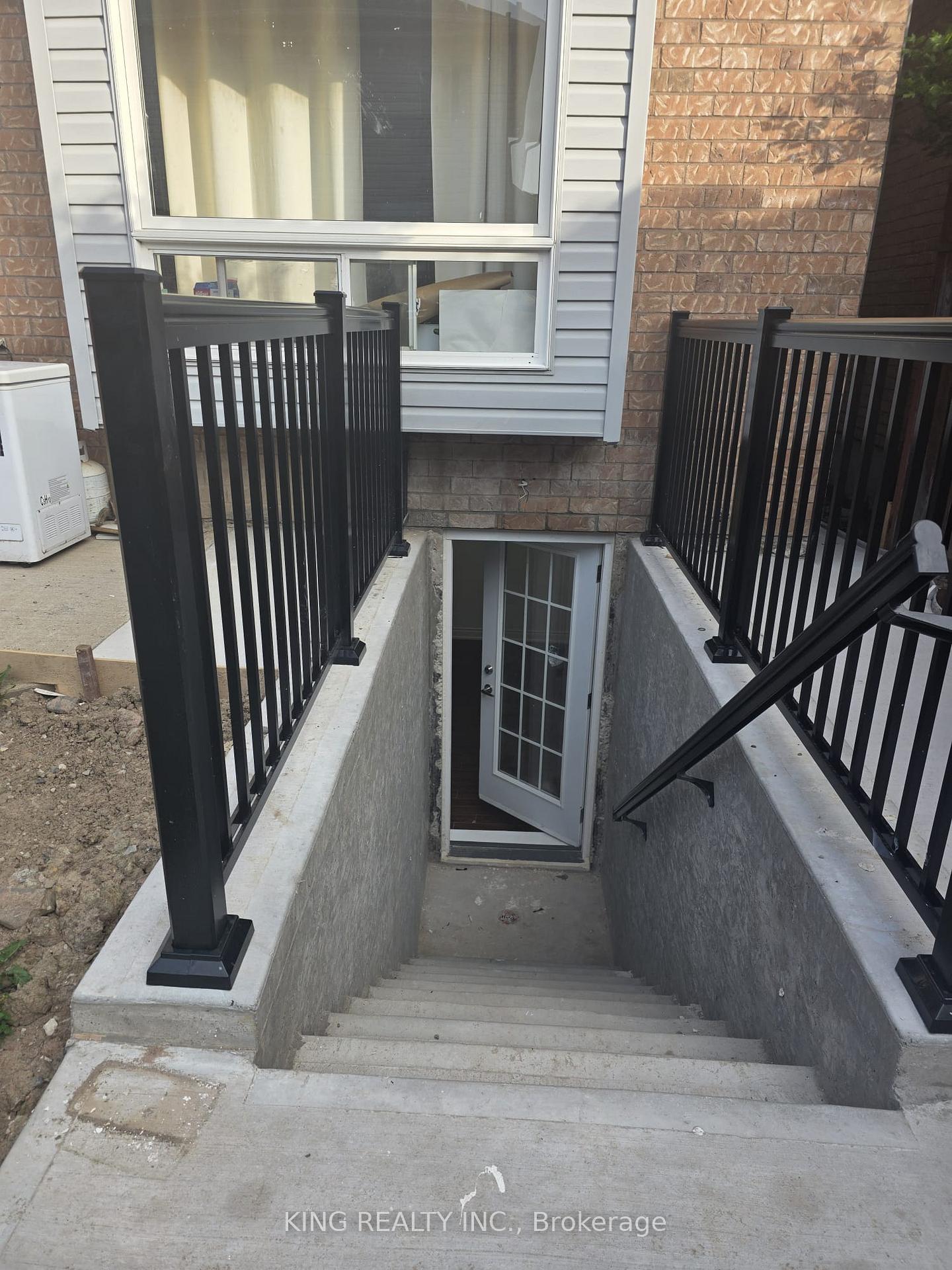Photo 1 of Unit Basement, 6 Chestermere Crescent, Brampton, Fletcher's Meadow — HOMEH