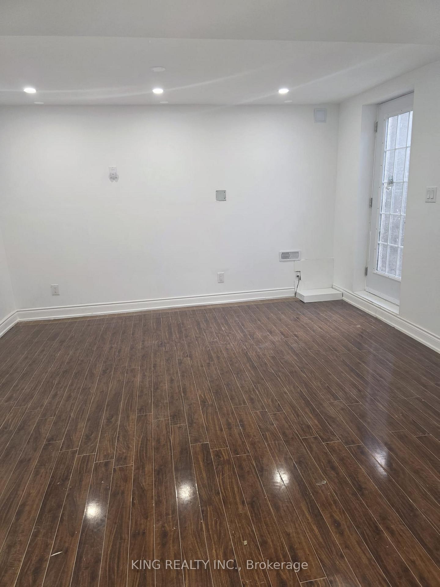 Photo 2 of Unit Basement, 6 Chestermere Crescent, Brampton, Fletcher's Meadow — HOMEH