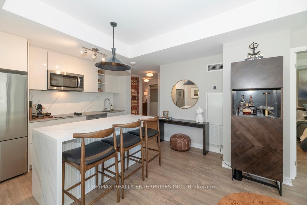 Front of Unit 741, 543 Richmond Street W