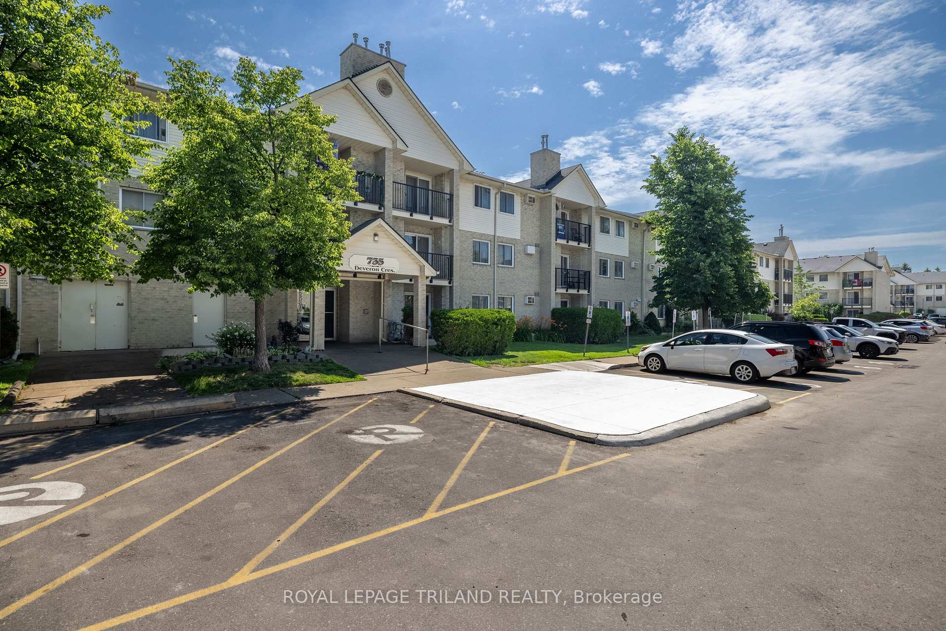 Photo 2 of Unit 102, 735 Deveron Crescent, London, South T — HOMEH