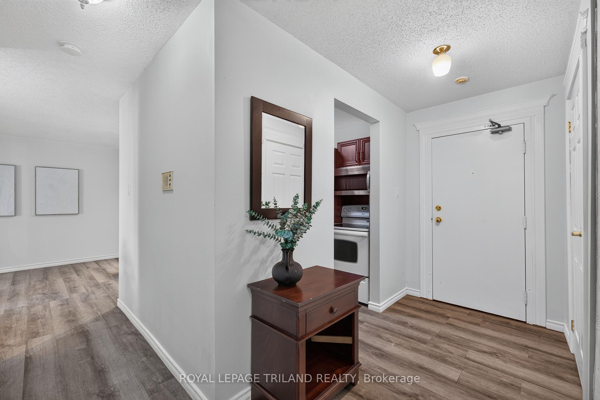 Photo 4 of Unit 102, 735 Deveron Crescent, London, South T — HOMEH