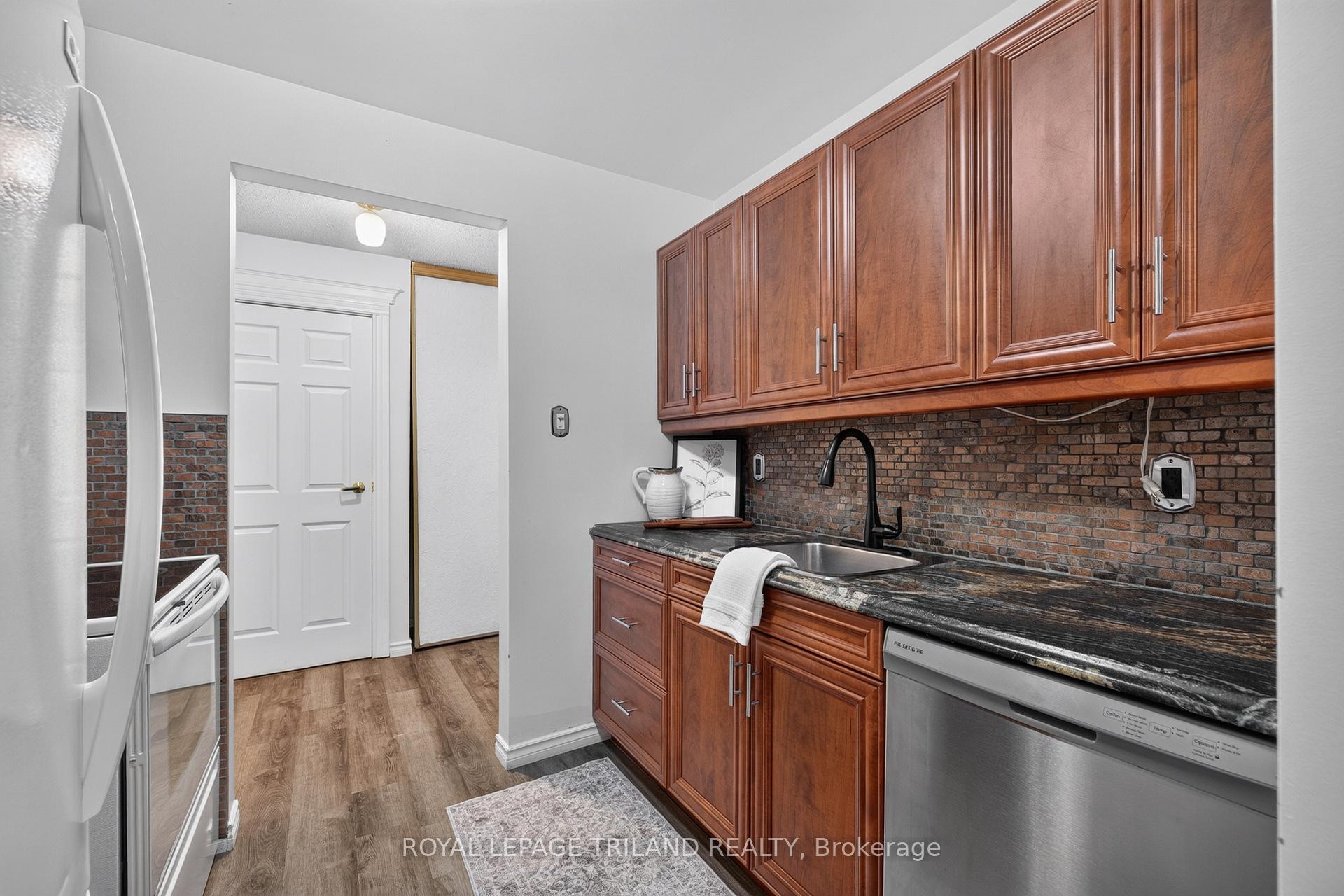 Photo 10 of Unit 102, 735 Deveron Crescent, London, South T — HOMEH
