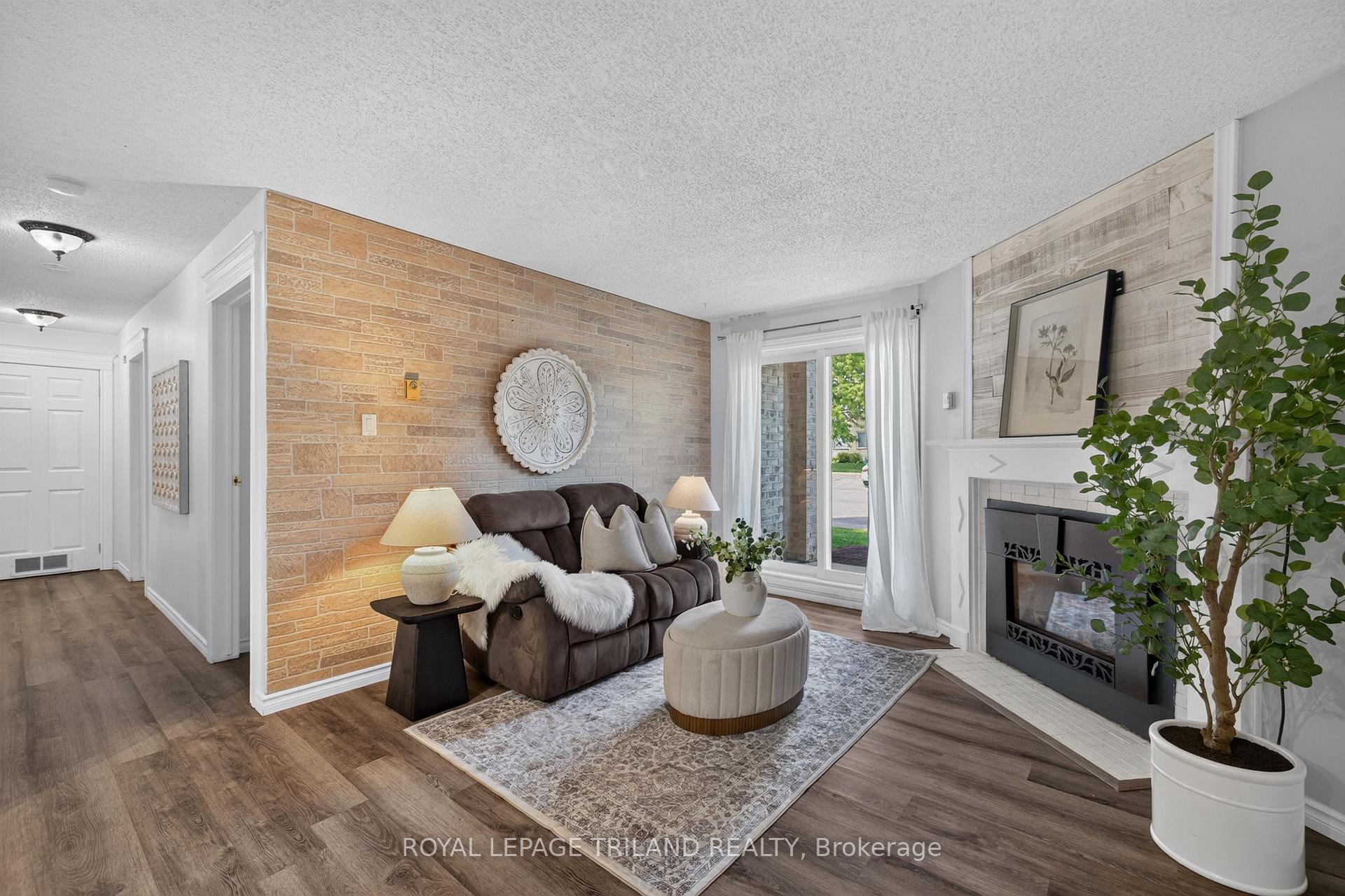 Photo 14 of Unit 102, 735 Deveron Crescent, London, South T — HOMEH