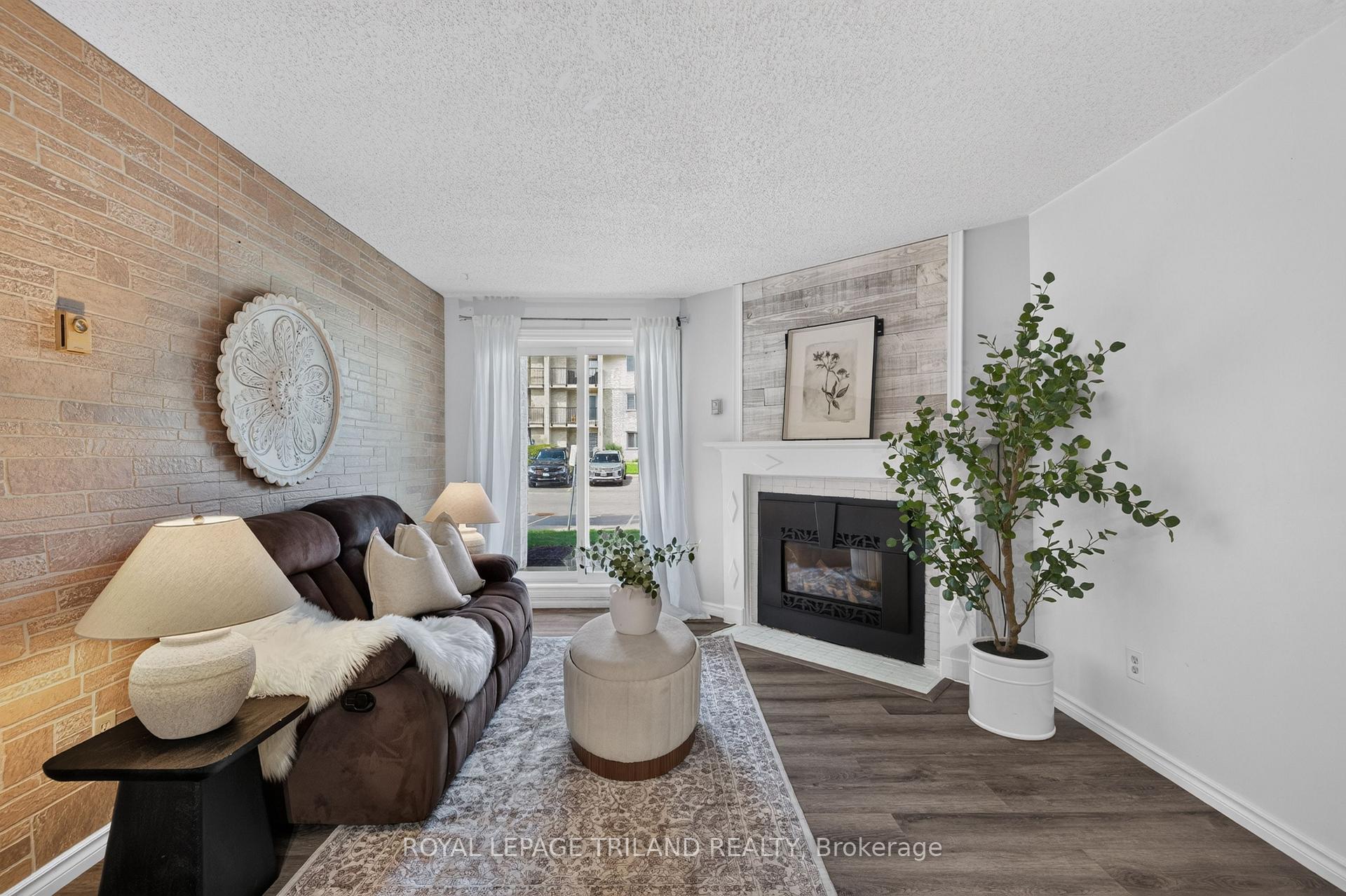 Photo 15 of Unit 102, 735 Deveron Crescent, London, South T — HOMEH