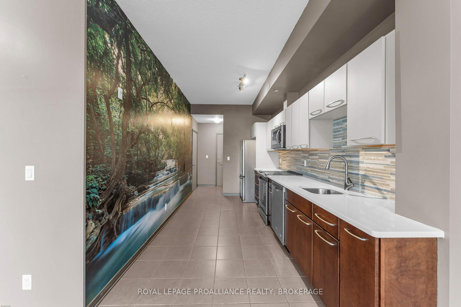 Photo 6 of Unit 813, 121 Queen Street, Kingston, East of Sir John A. Blvd — HOMEH