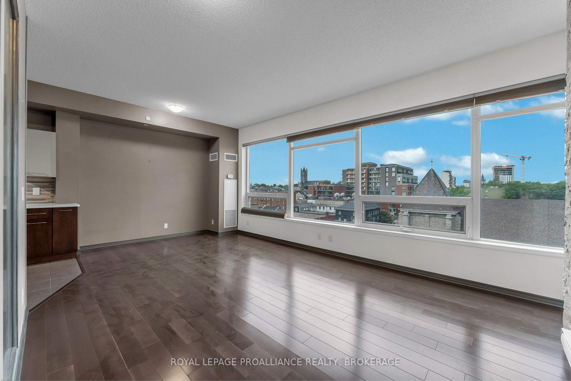 Photo 15 of Unit 813, 121 Queen Street, Kingston, East of Sir John A. Blvd — HOMEH