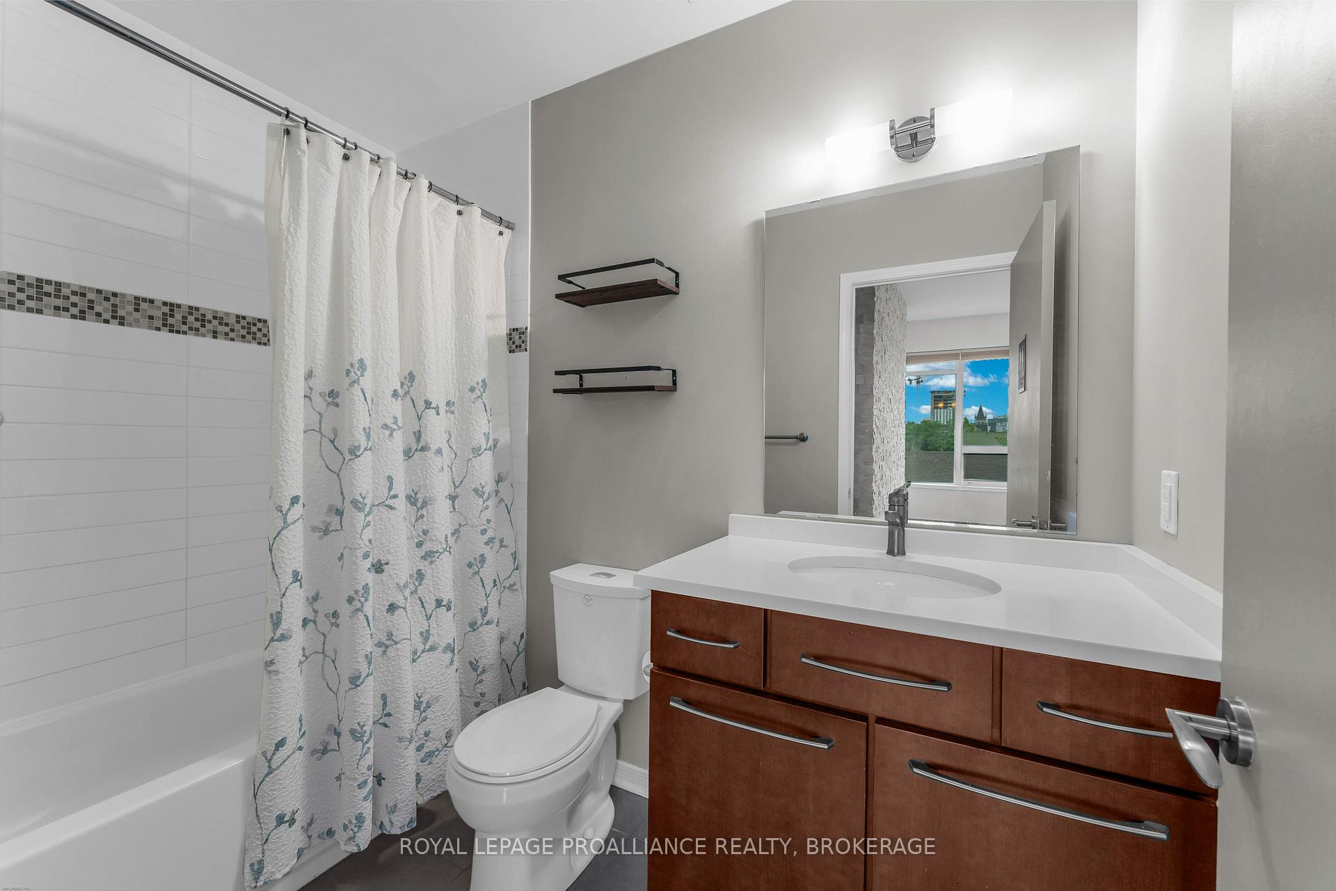 Photo 18 of Unit 813, 121 Queen Street, Kingston, East of Sir John A. Blvd — HOMEH