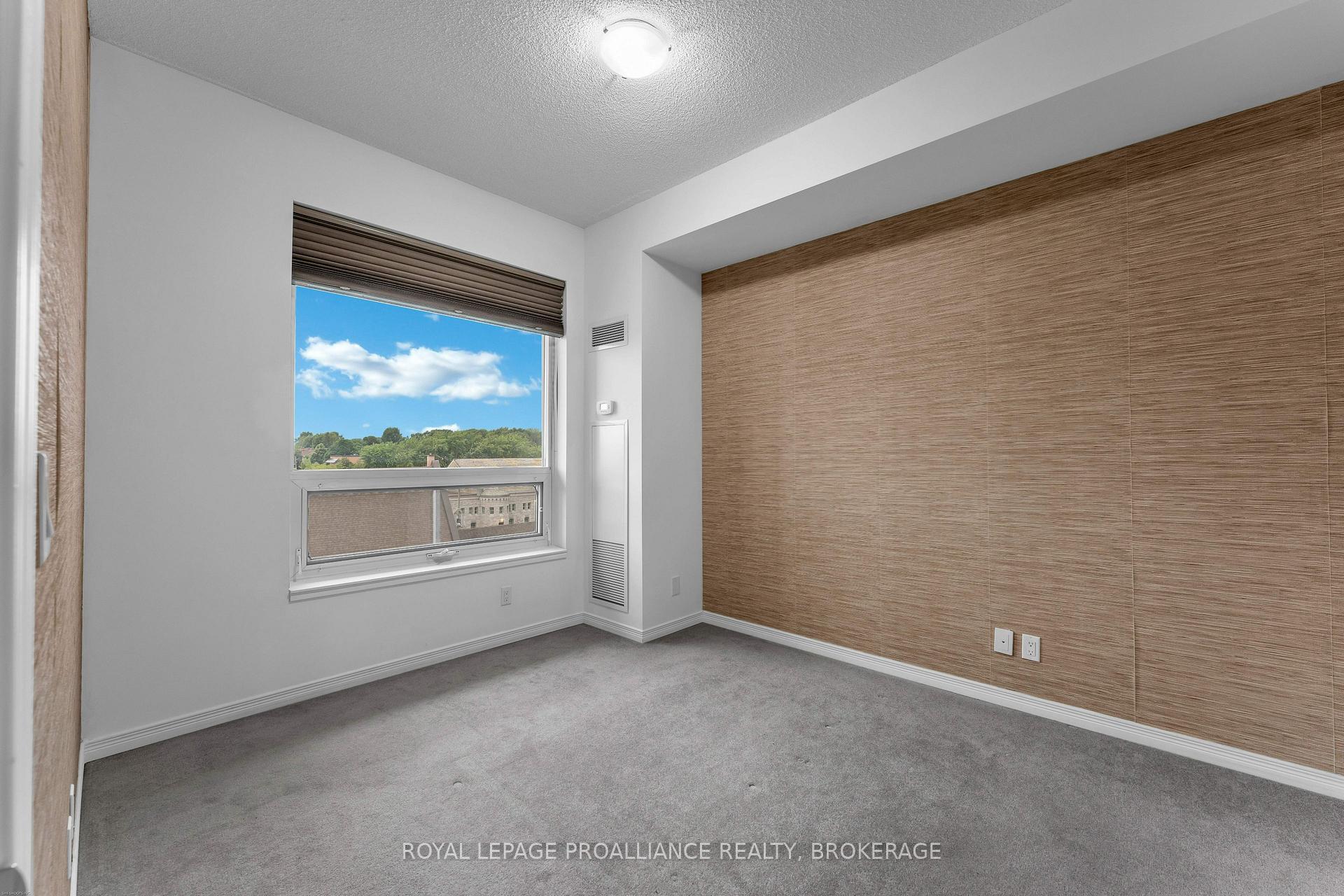 Photo 19 of Unit 813, 121 Queen Street, Kingston, East of Sir John A. Blvd — HOMEH