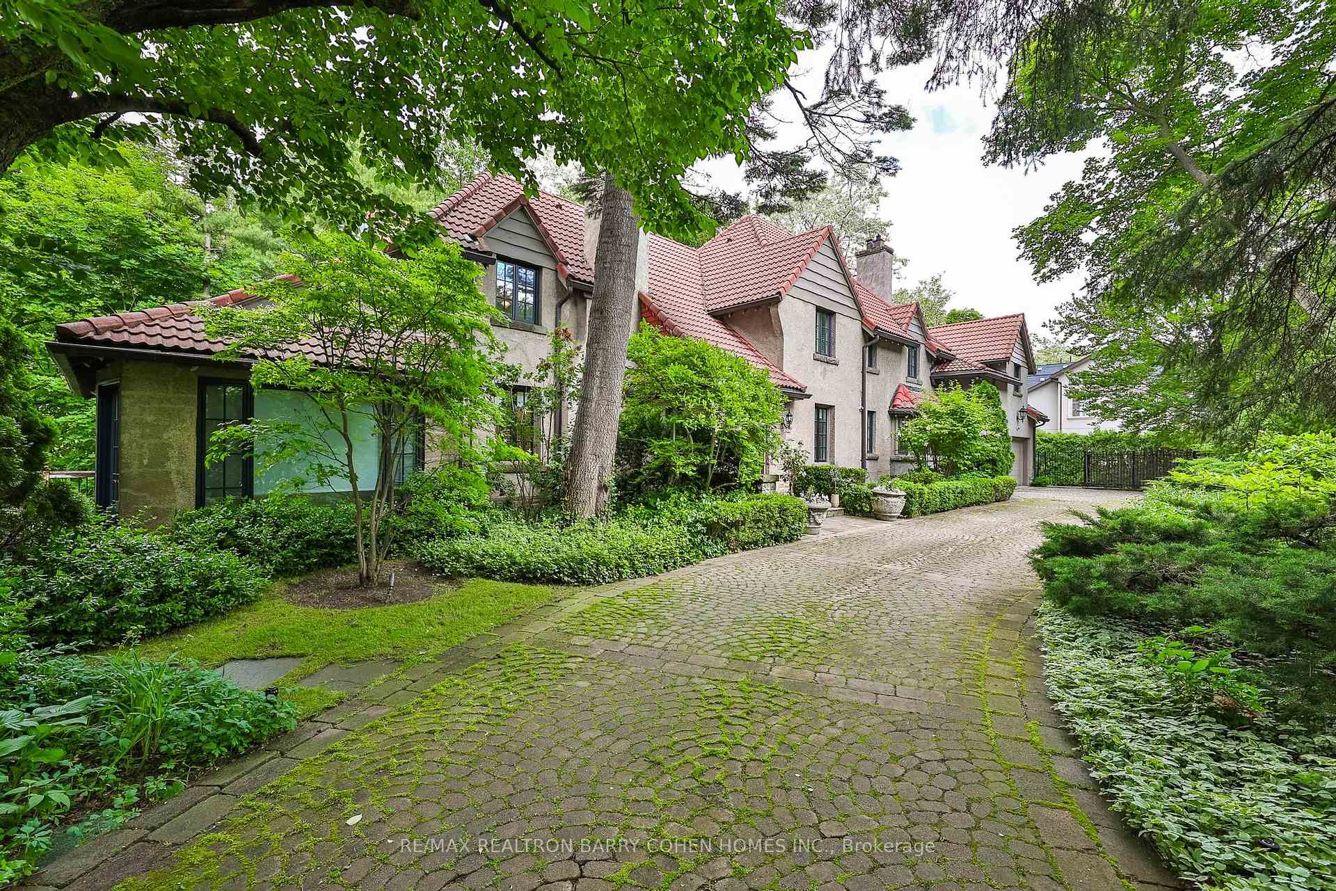 Photo 2 of 48 Old Yonge Street, North York, Bridle Path-Sunnybrook-York Mills — HOMEH