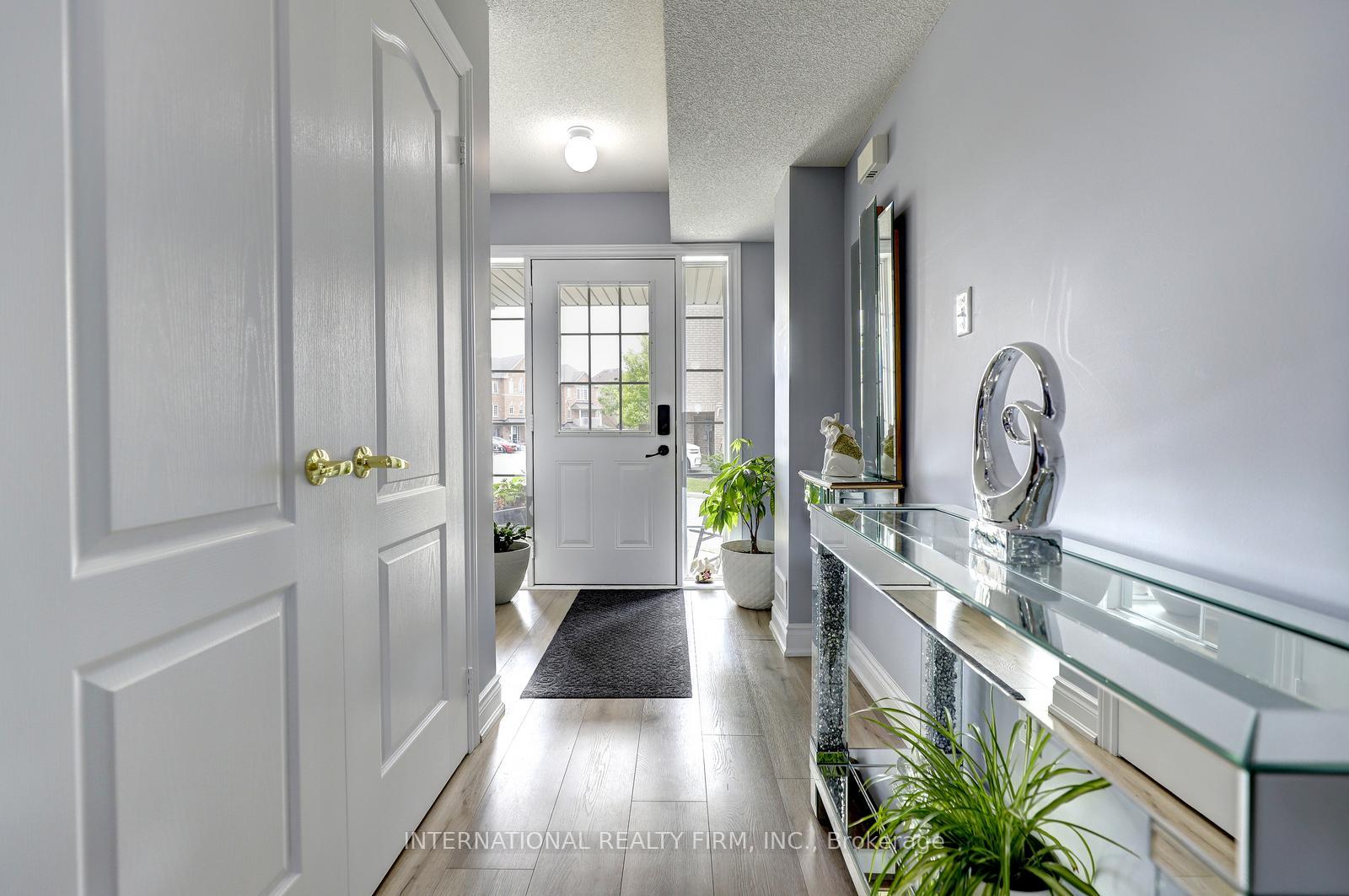 Photo 4 of 56 Arizona Drive, Brampton, Bram West — HOMEH