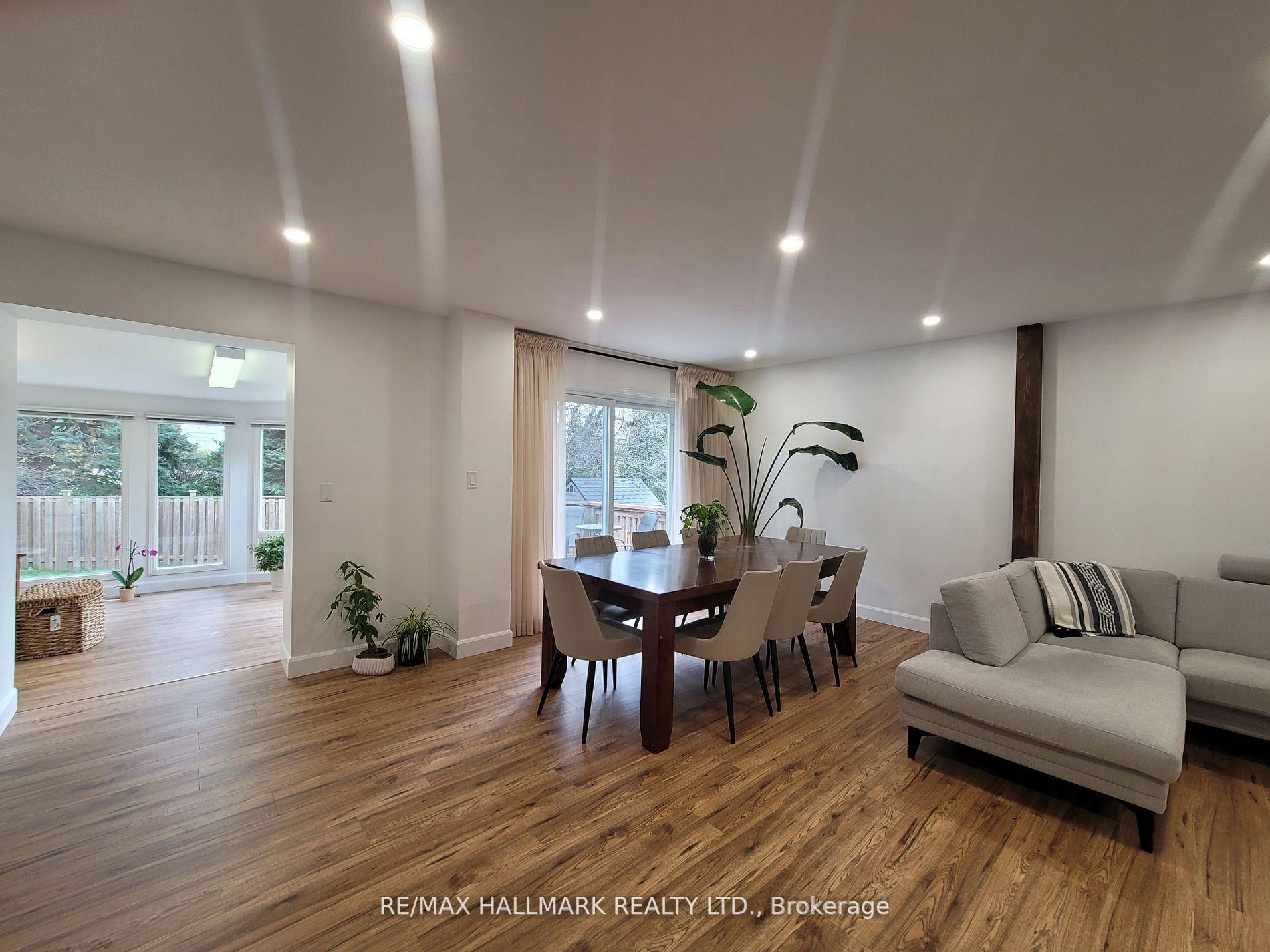 Photo 2 of 23 Ironshield Crescent, Markham, Royal Orchard — HOMEH