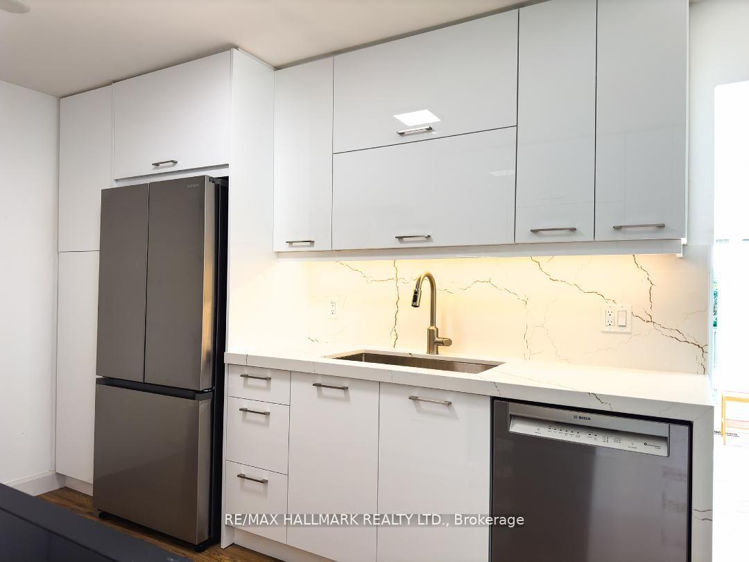 Photo 5 of 23 Ironshield Crescent, Markham, Royal Orchard — HOMEH