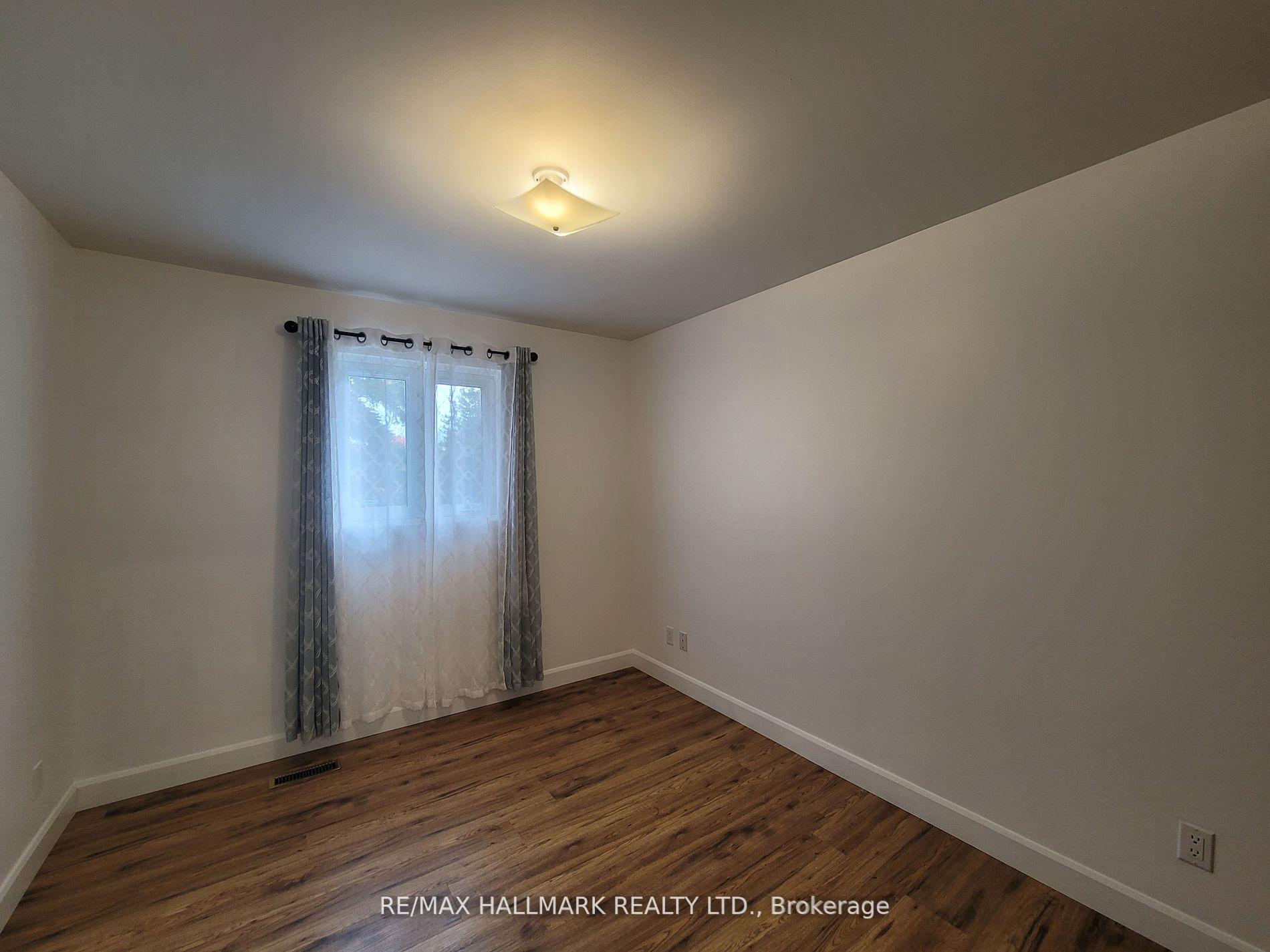 Photo 10 of 23 Ironshield Crescent, Markham, Royal Orchard — HOMEH