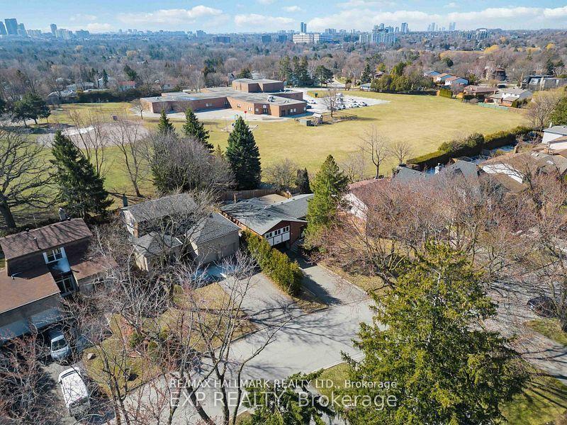 Photo 16 of 23 Ironshield Crescent, Markham, Royal Orchard — HOMEH