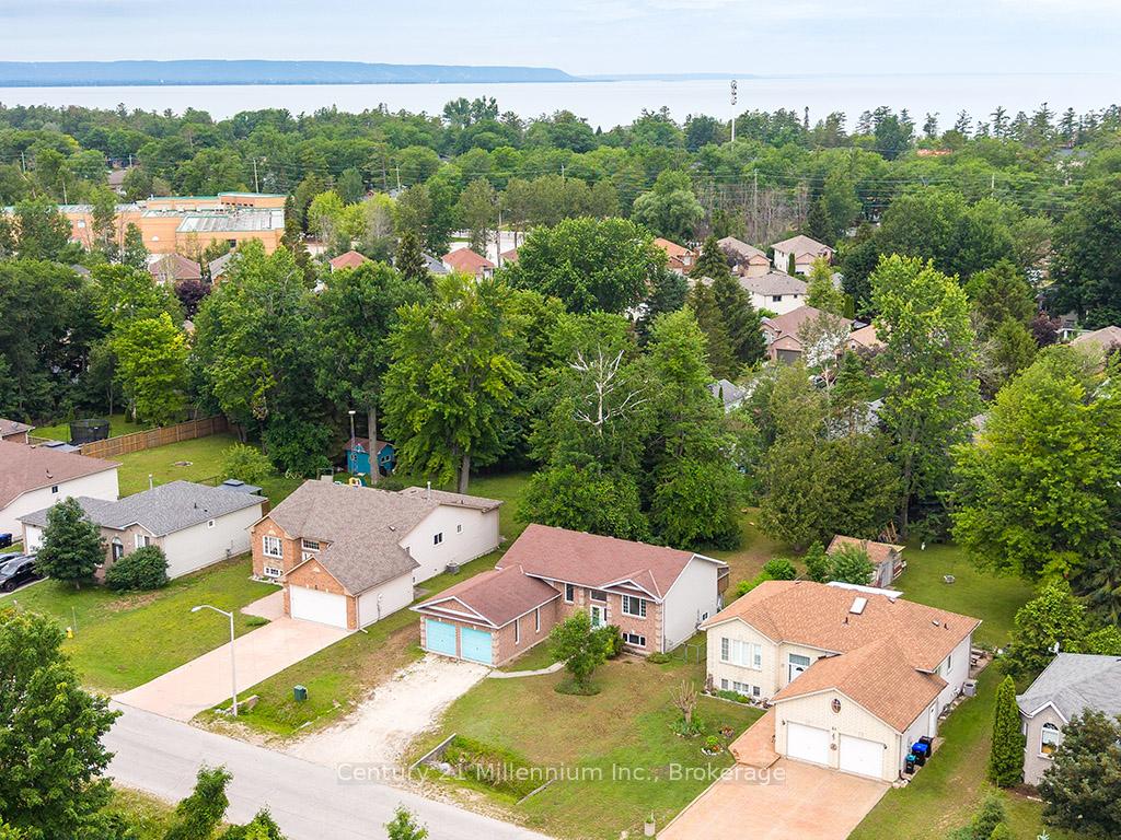 Photo 3 of 46 Royal Beech Drive, Wasaga Beach — HOMEH