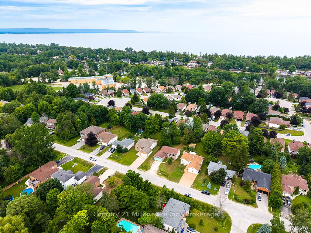Photo 6 of 46 Royal Beech Drive, Wasaga Beach — HOMEH