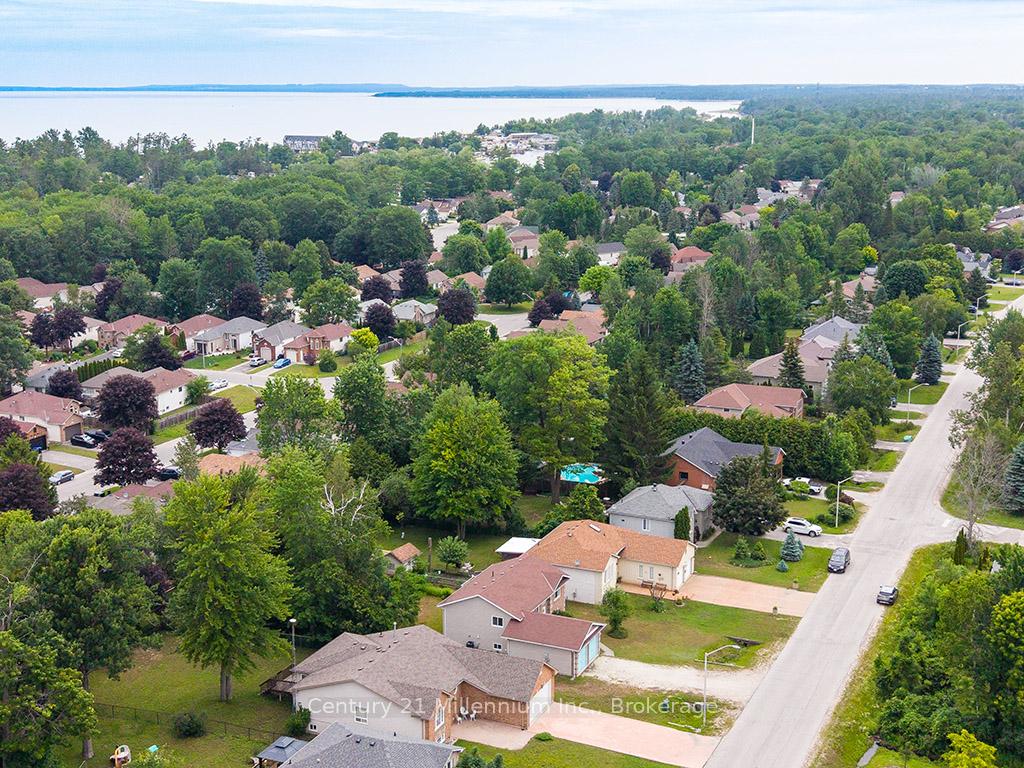 Photo 7 of 46 Royal Beech Drive, Wasaga Beach — HOMEH
