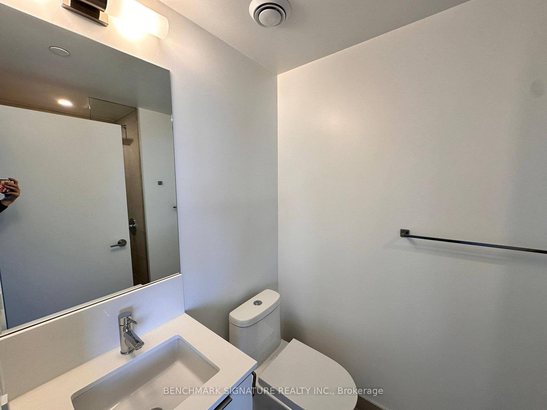Photo 9 of Unit 3312, 8 Wellesley Street W, Toronto, Bay Street Corridor — HOMEH
