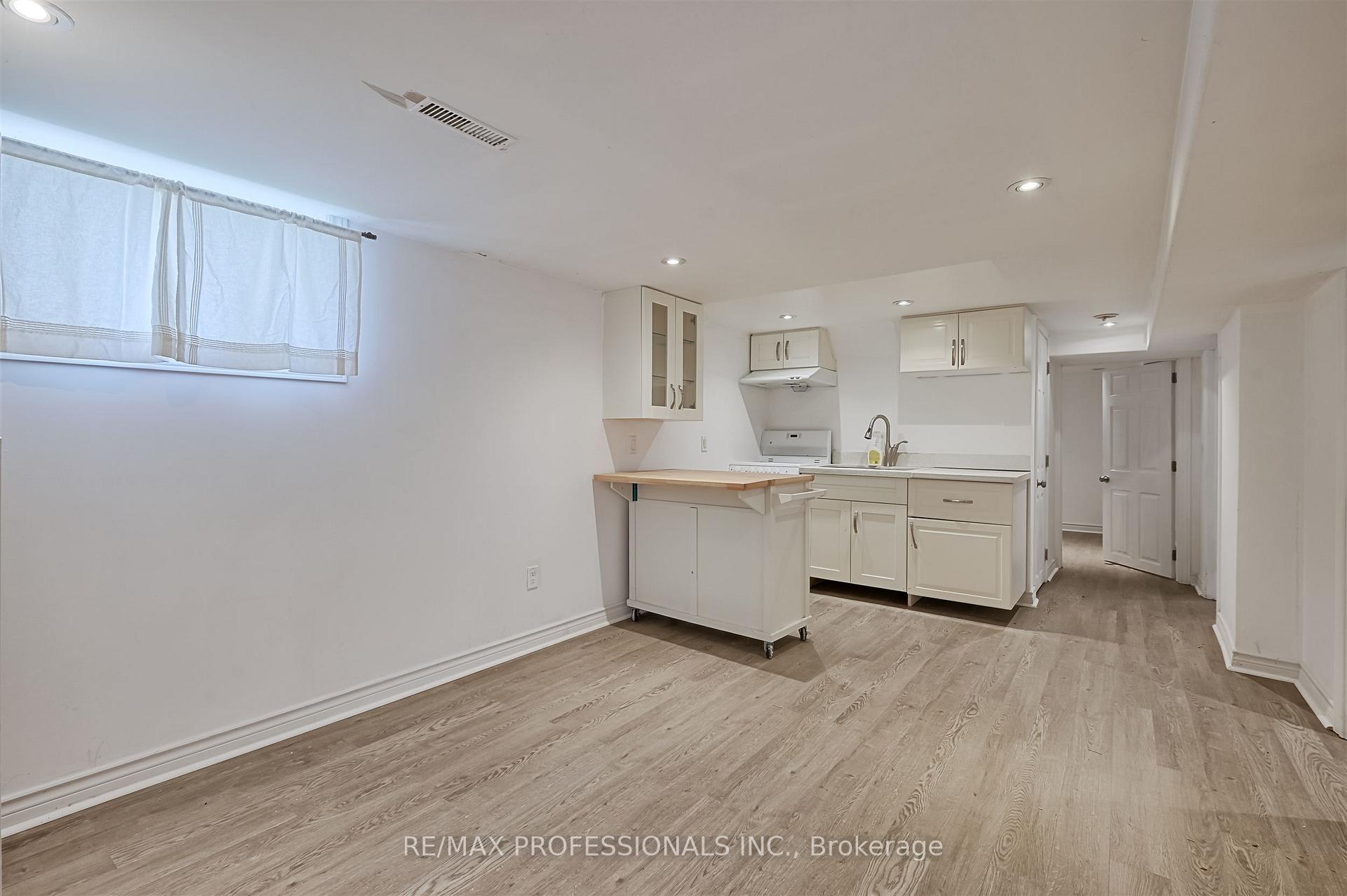 Photo 3 of Unit Bsmt, 1026 Haig Boulevard, Mississauga, Lakeview — HOMEH